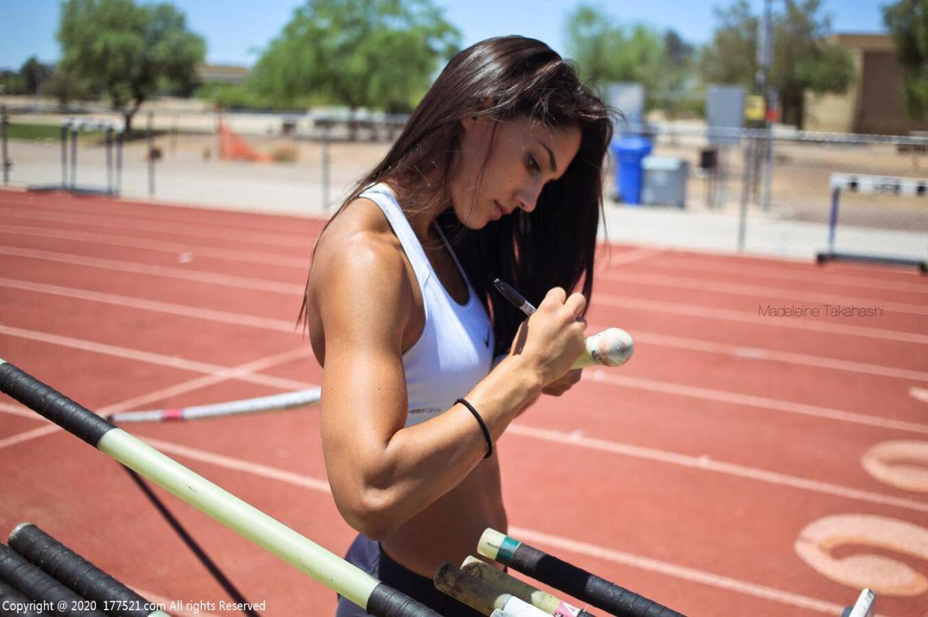 Allison Stokke(艾莉森·史托珂) 档案资料介绍-秀吧