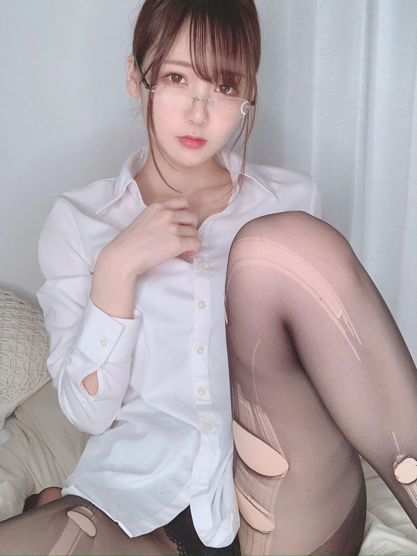 @けん研 (けんけん) – NO.17 [Fantia] 2020年05月合集-ストッキング(破いたver.) [17P]插图2