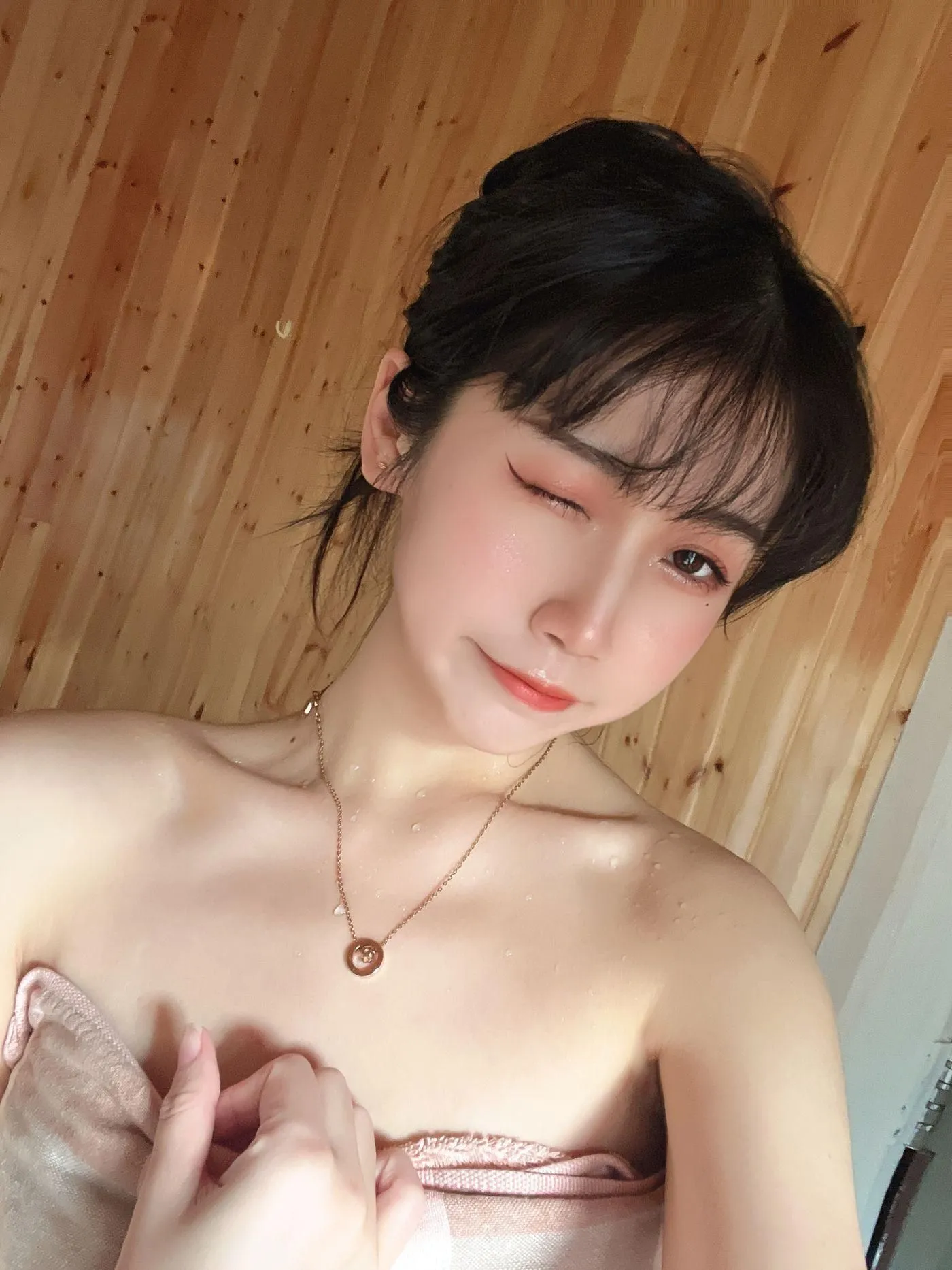 不呆猫 – NO.30 霸气红色人妻 [57P]插图6