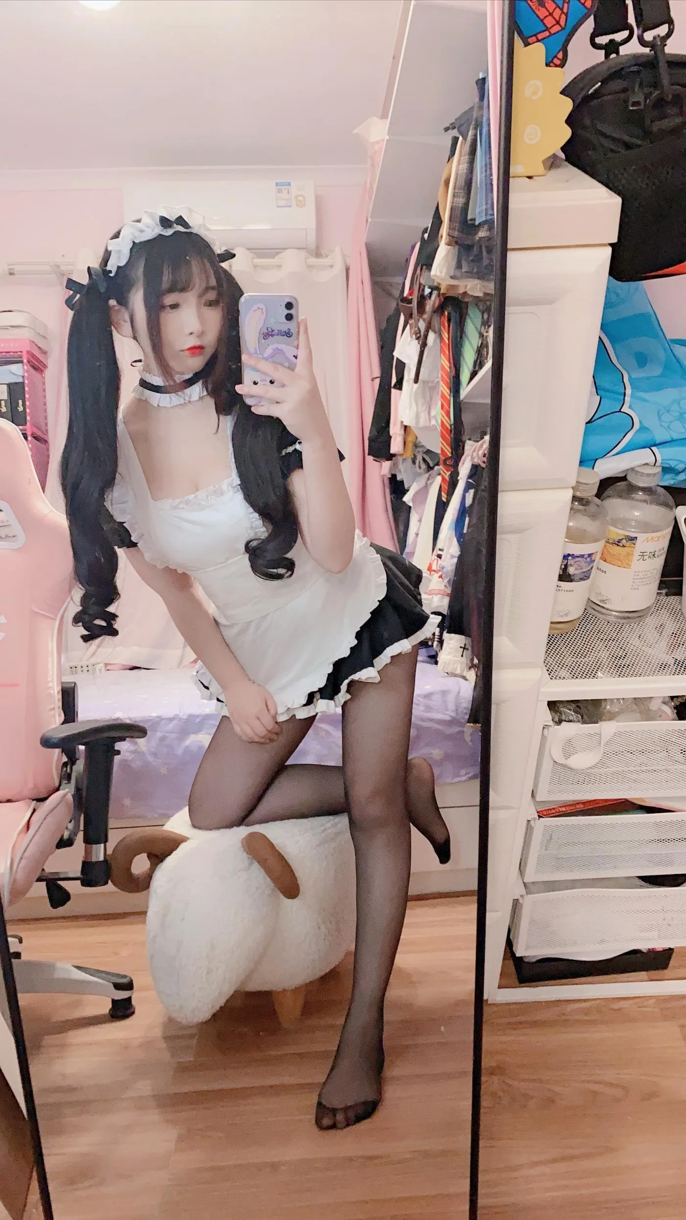 古川kagura – NO.43 黑丝女仆 [49P]插图1