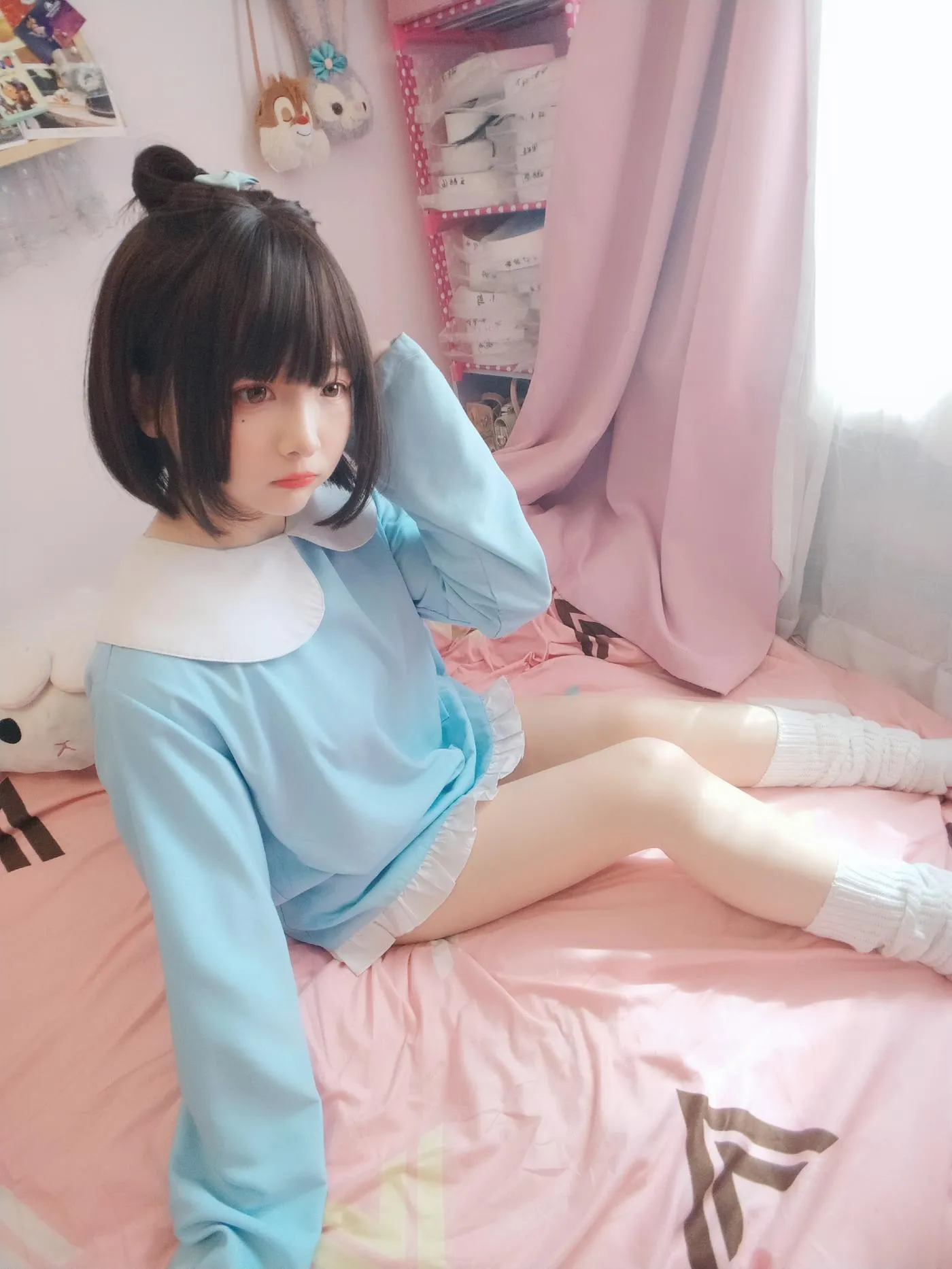 古川kagura – NO.59 淡蓝衣白袜果足 [41P]插图3