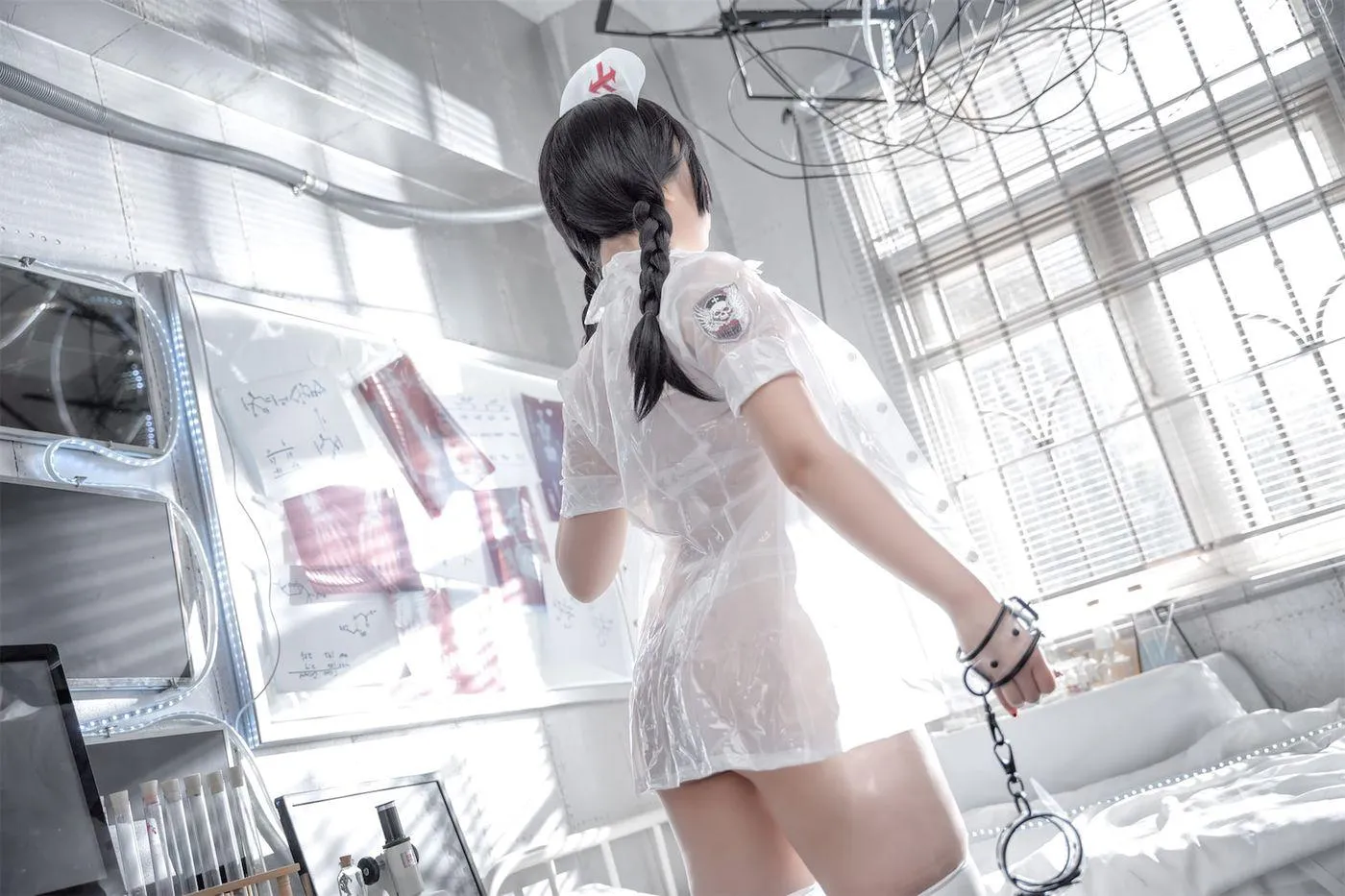 啊日日_Ganlory – NO.17 未来白色护士 [52P]插图2