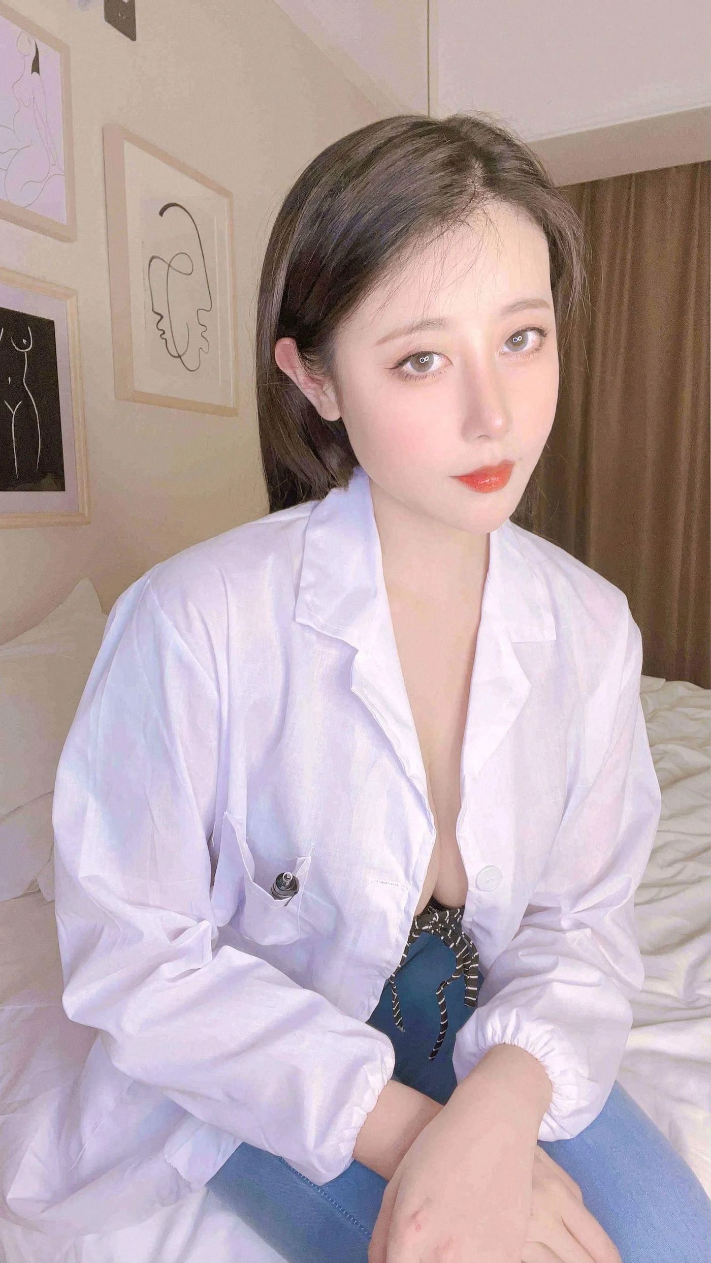 奈汐酱nice – NO.49 33号自拍本 禁忌医生 [50P]插图1
