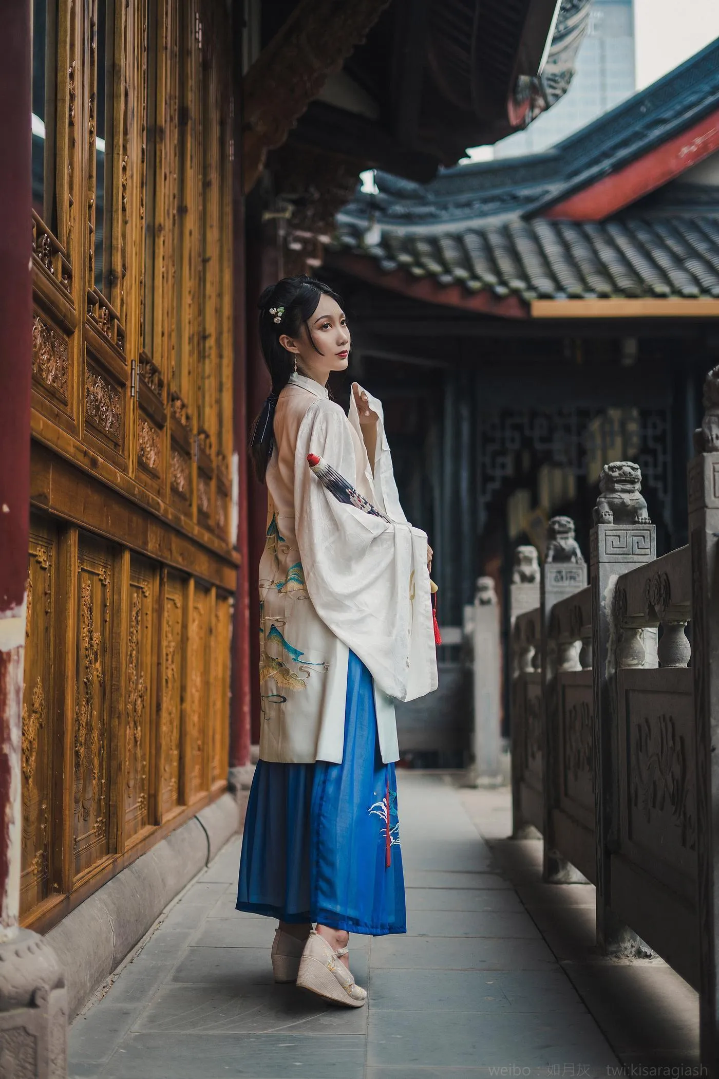 如月灰 – NO.09 汉服 大慈寺外景 [9P]插图5