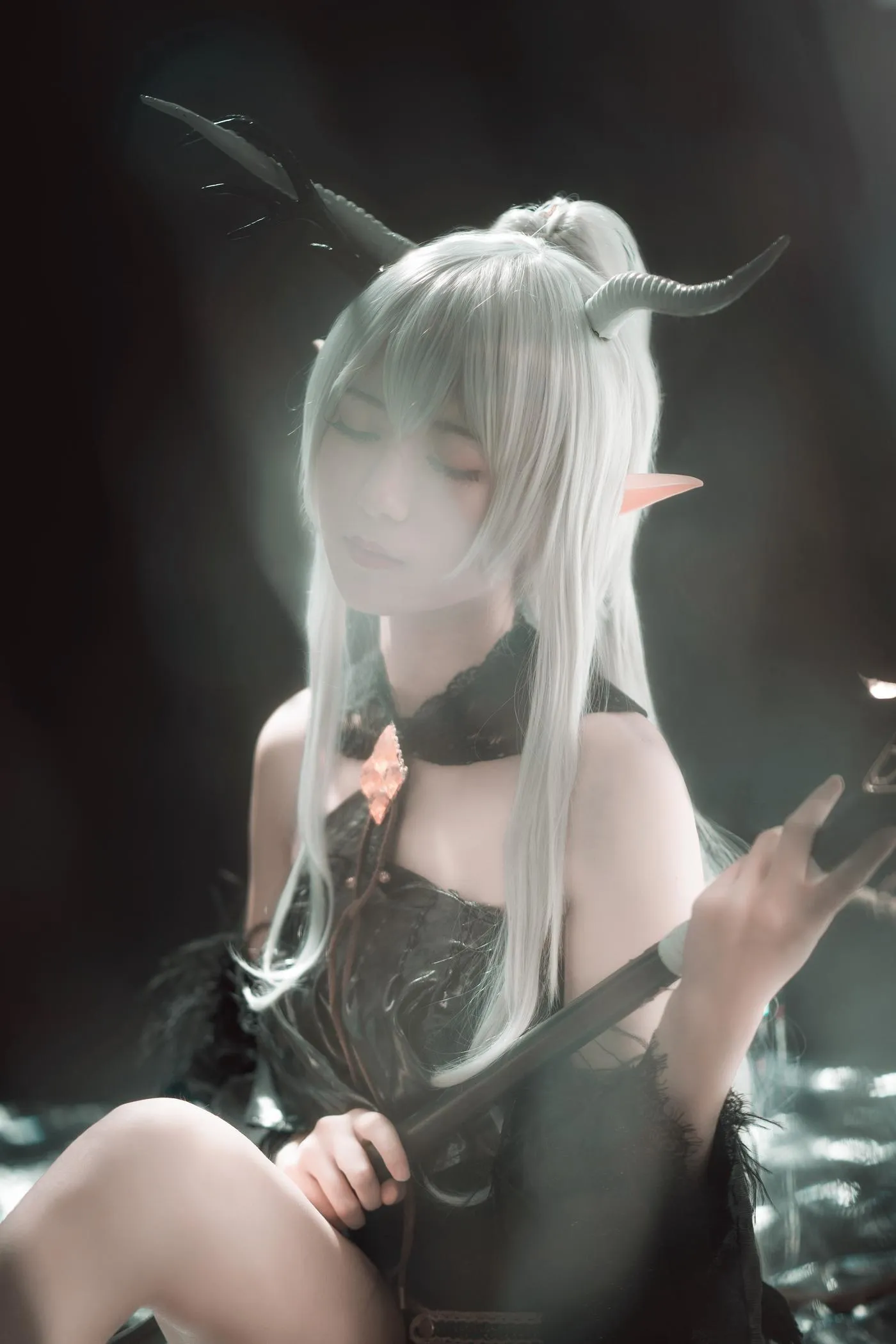弥音音 – NO.19 明日方舟 闪灵 [16P]插图1