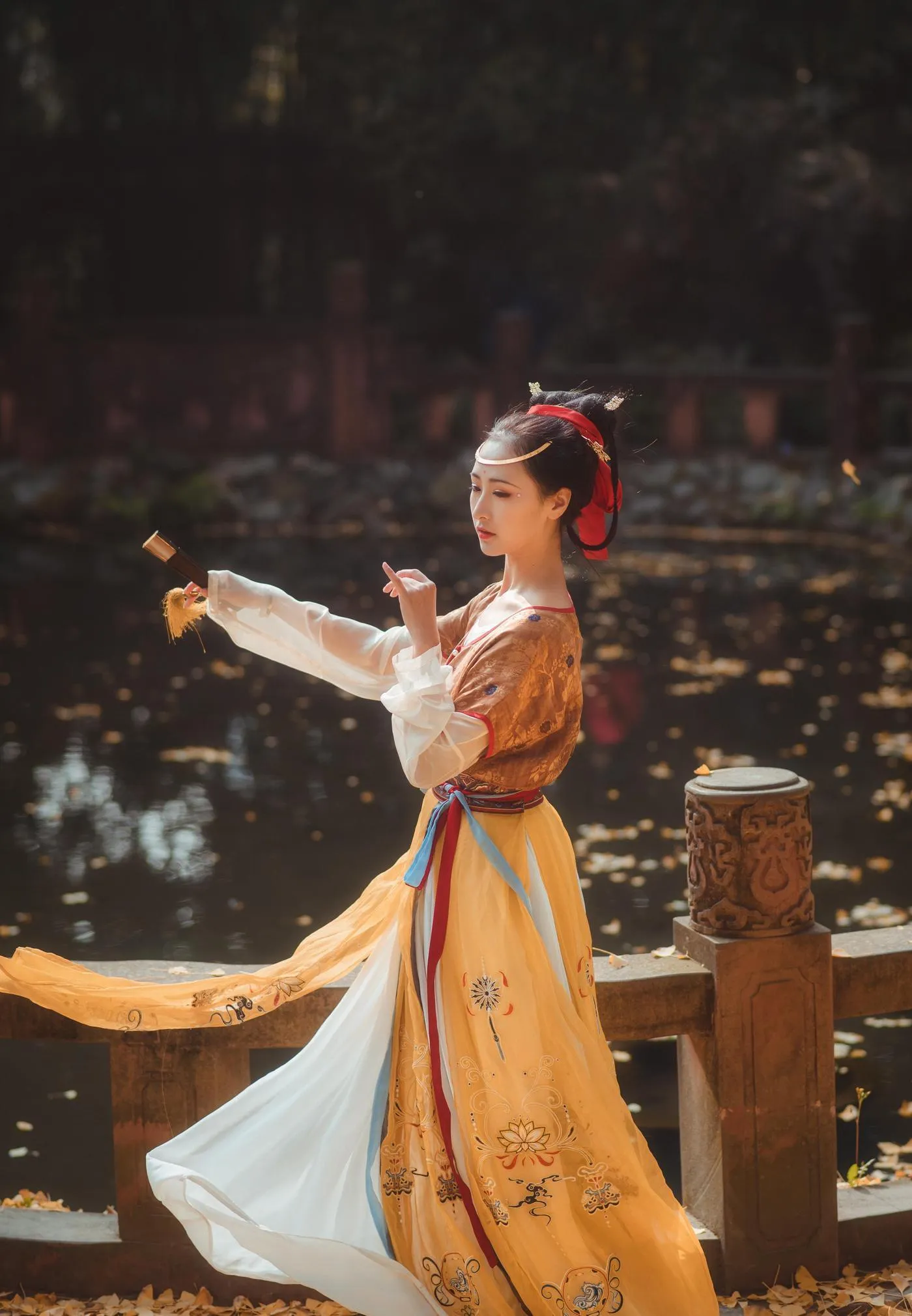 拿相机的执义 – NO.41 汉服写真头上金爵钗 [13P]插图1