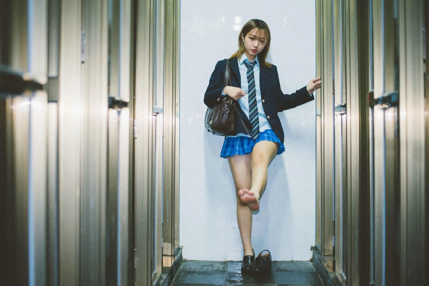 柒柒要乖哦 NO.019 深夜公园JK [35P]插图7