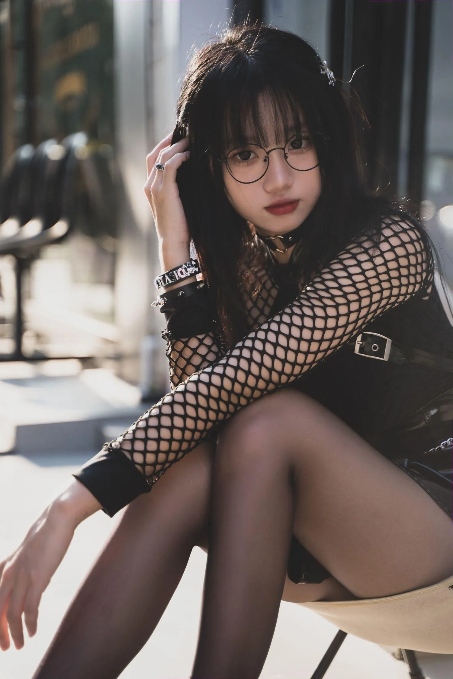柒柒要乖哦 NO.023 街拍黑皮裙 [17P]插图5