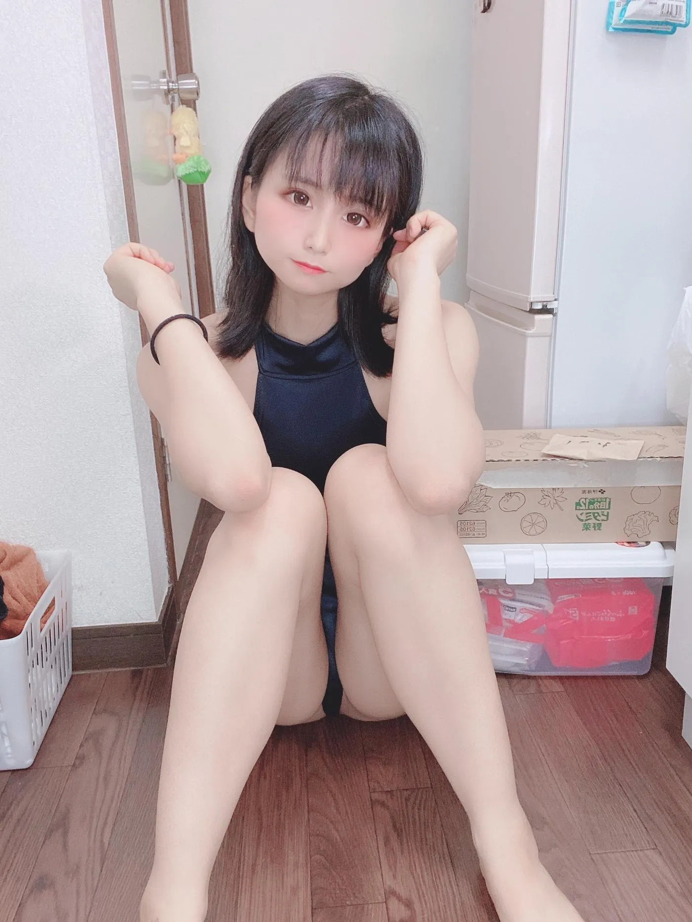 柳丸 – NO.03 [Fantia] 2021年06月写真合集(12期)-2021-06-11 ハイレグ柳丸（座り）（低血糖） [13P]插图1