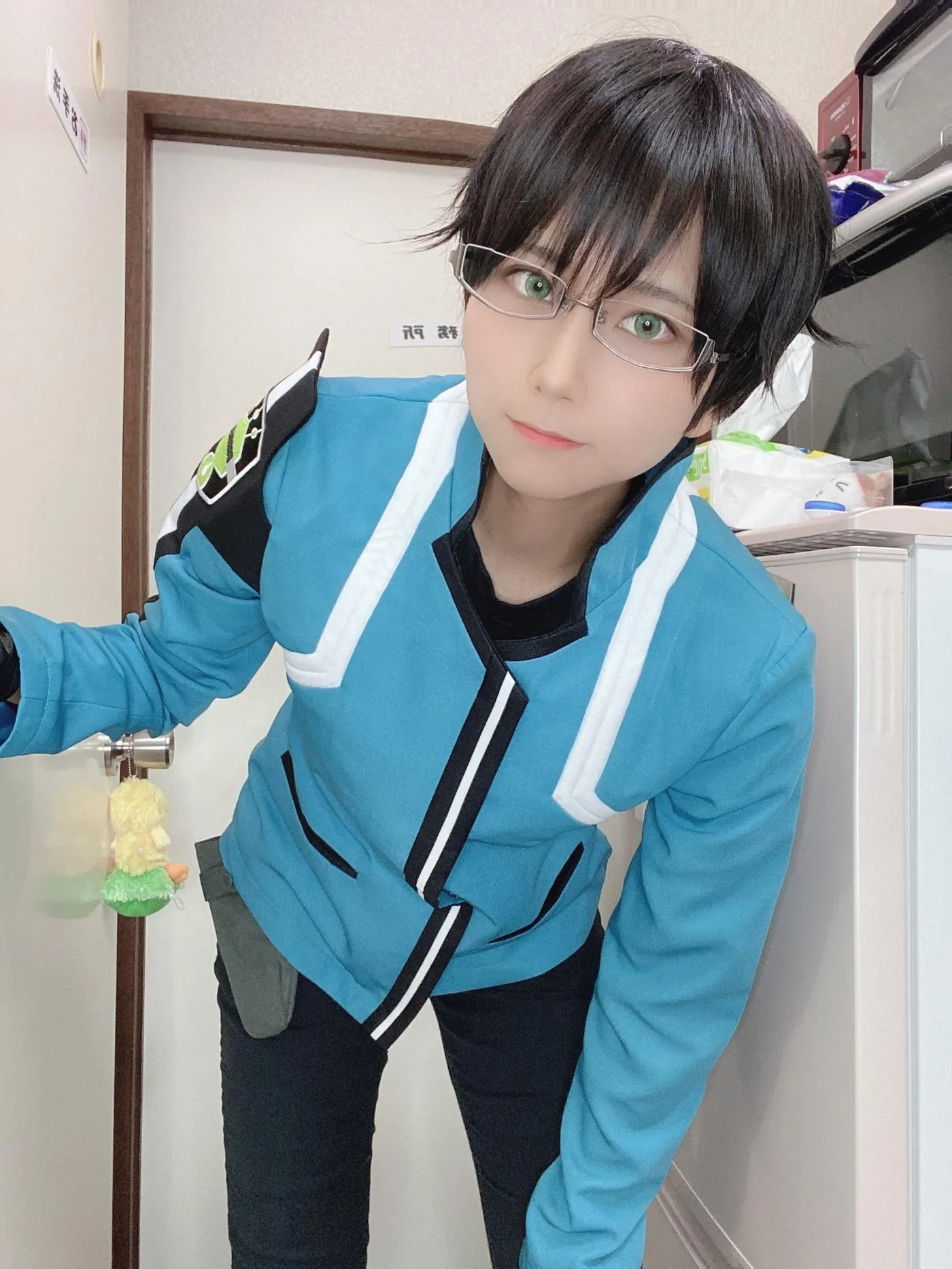 柳丸 – NO.03 [Fantia] 2021年06月写真合集(12期)-2021-06-14 メガネに自撮りライトが反射しない場所を探して台所を徘徊する三雲修 [11P]插图
