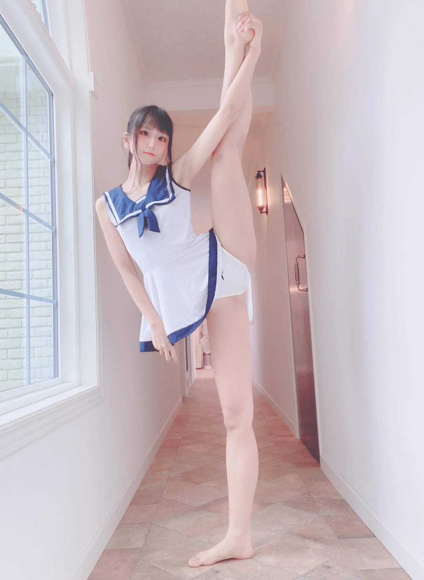 柳丸 – NO.04 [Fantia] 2021年09月写真合集(14期)-2021-09-17 手の中に世界を包む道交差するセーラ水着柳丸 [25P]插图8