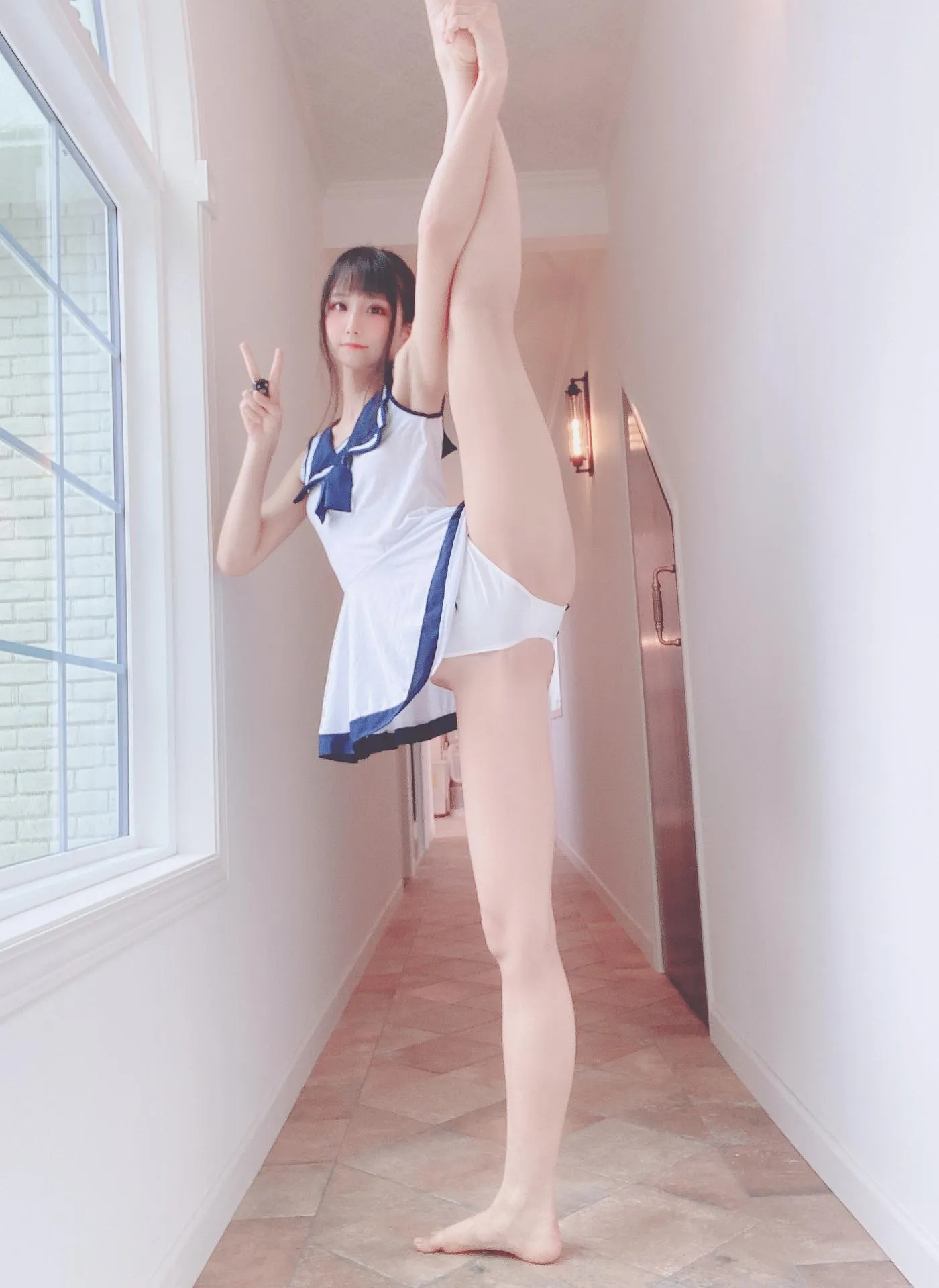 柳丸 – NO.04 [Fantia] 2021年09月写真合集(14期)-2021-09-17 手の中に世界を包む道交差するセーラ水着柳丸 [25P]插图9