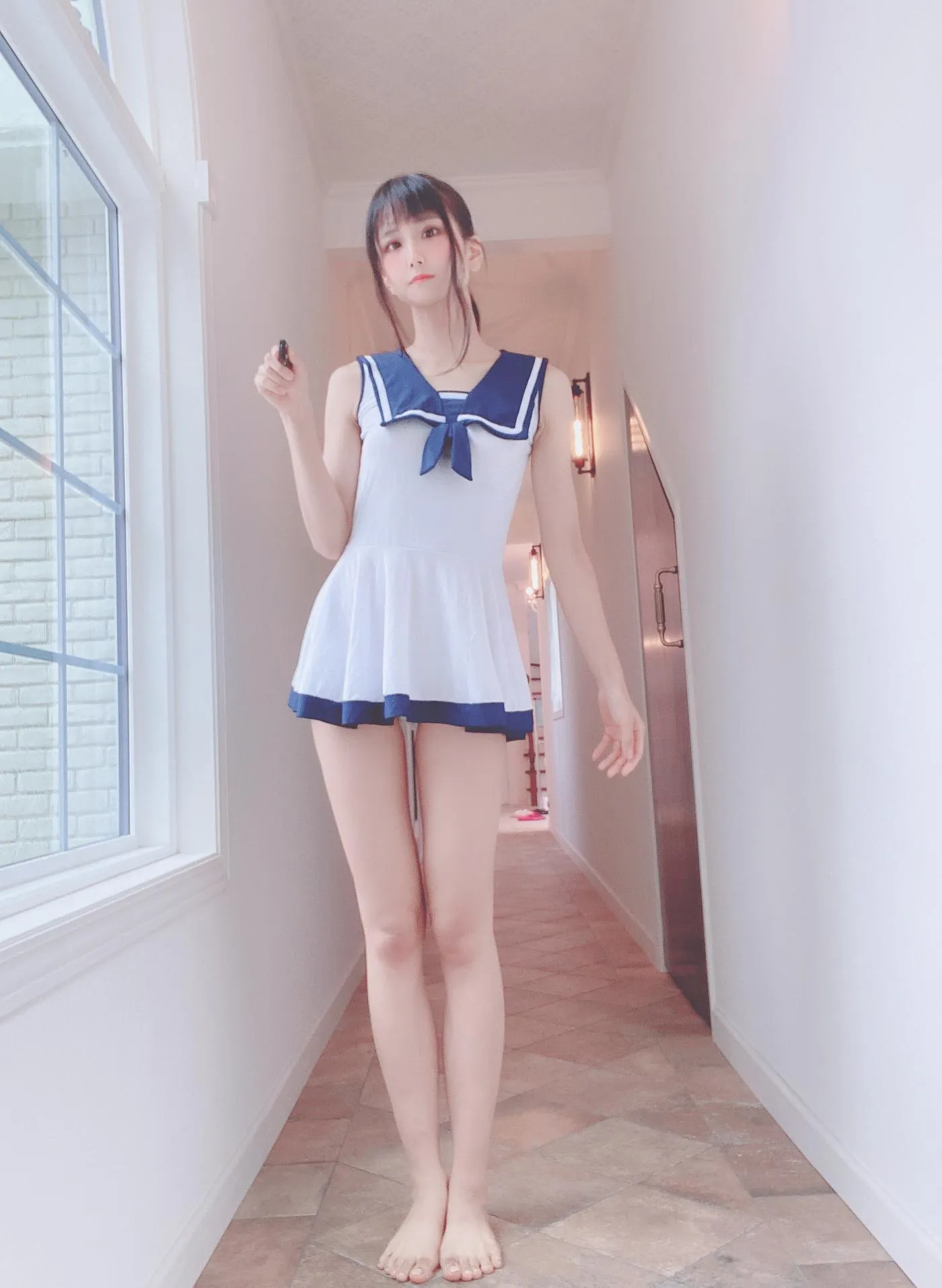 柳丸 – NO.04 [Fantia] 2021年09月写真合集(14期)-2021-09-17 手の中に世界を包む道交差するセーラ水着柳丸 [25P]插图1