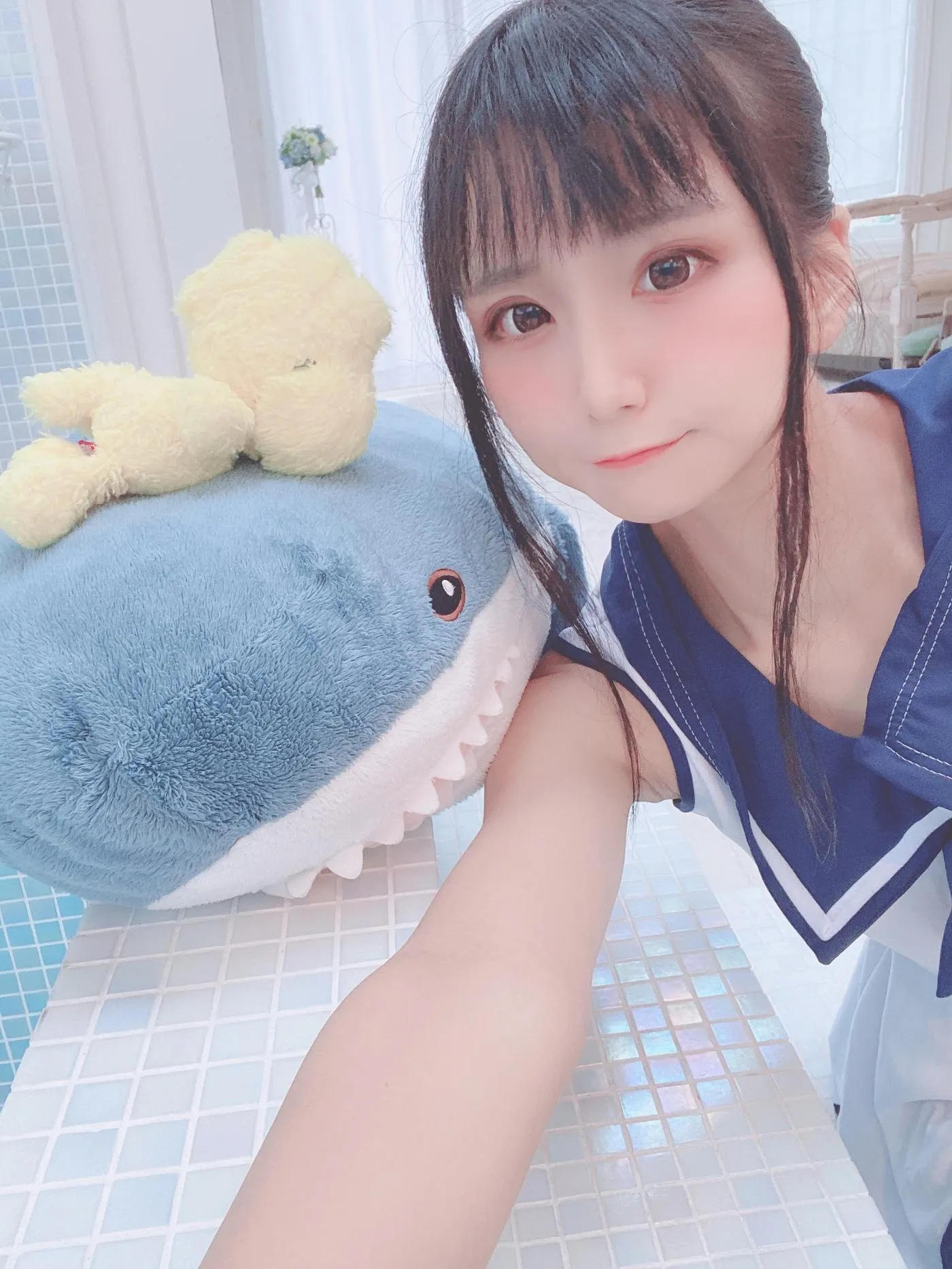 柳丸 – NO.04 [Fantia] 2021年09月写真合集(14期)-2021-09-17 手の中に世界を包む道交差するセーラ水着柳丸 [25P]插图2