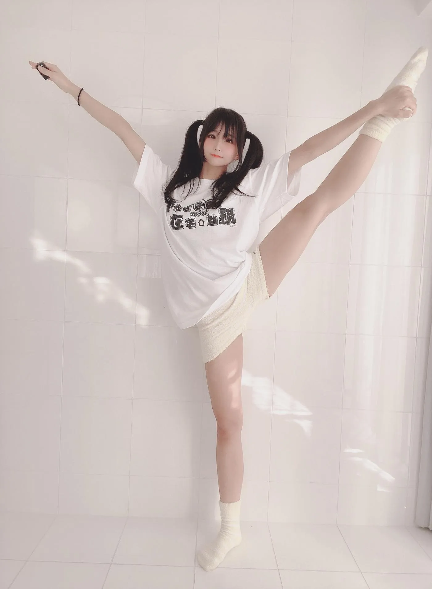 柳丸 – NO.05 [Fantia] 2022年02月写真合集(13期)-2022-02-24 わくわく在宅勤務Tシャツのヮィ [26P]插图1