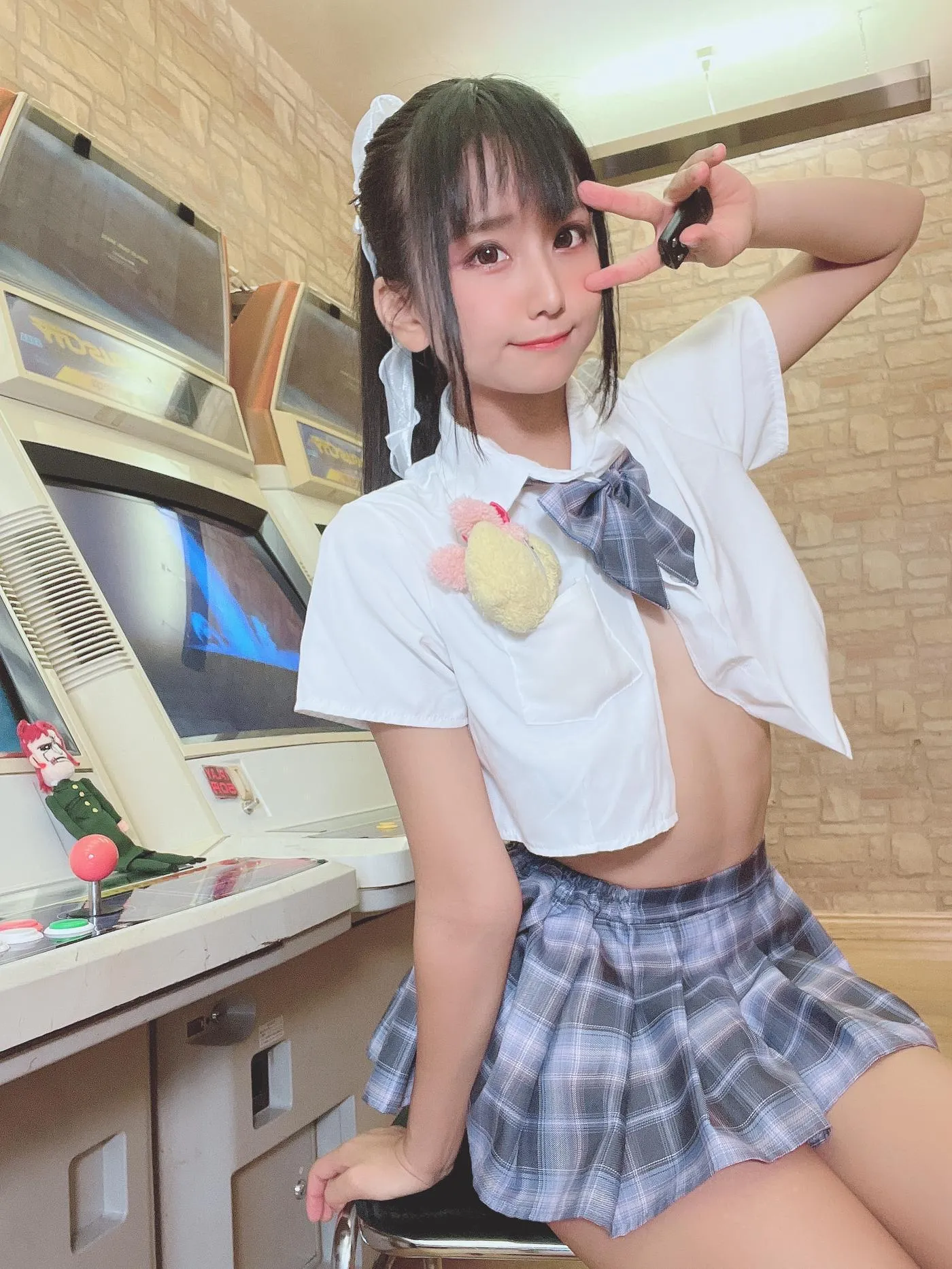 柳丸 – NO.10 [Fantia] 2022年07月写真合集(15期)-2022-07-20 丈の短い制服でゲーセンに登場? [51P]插图5