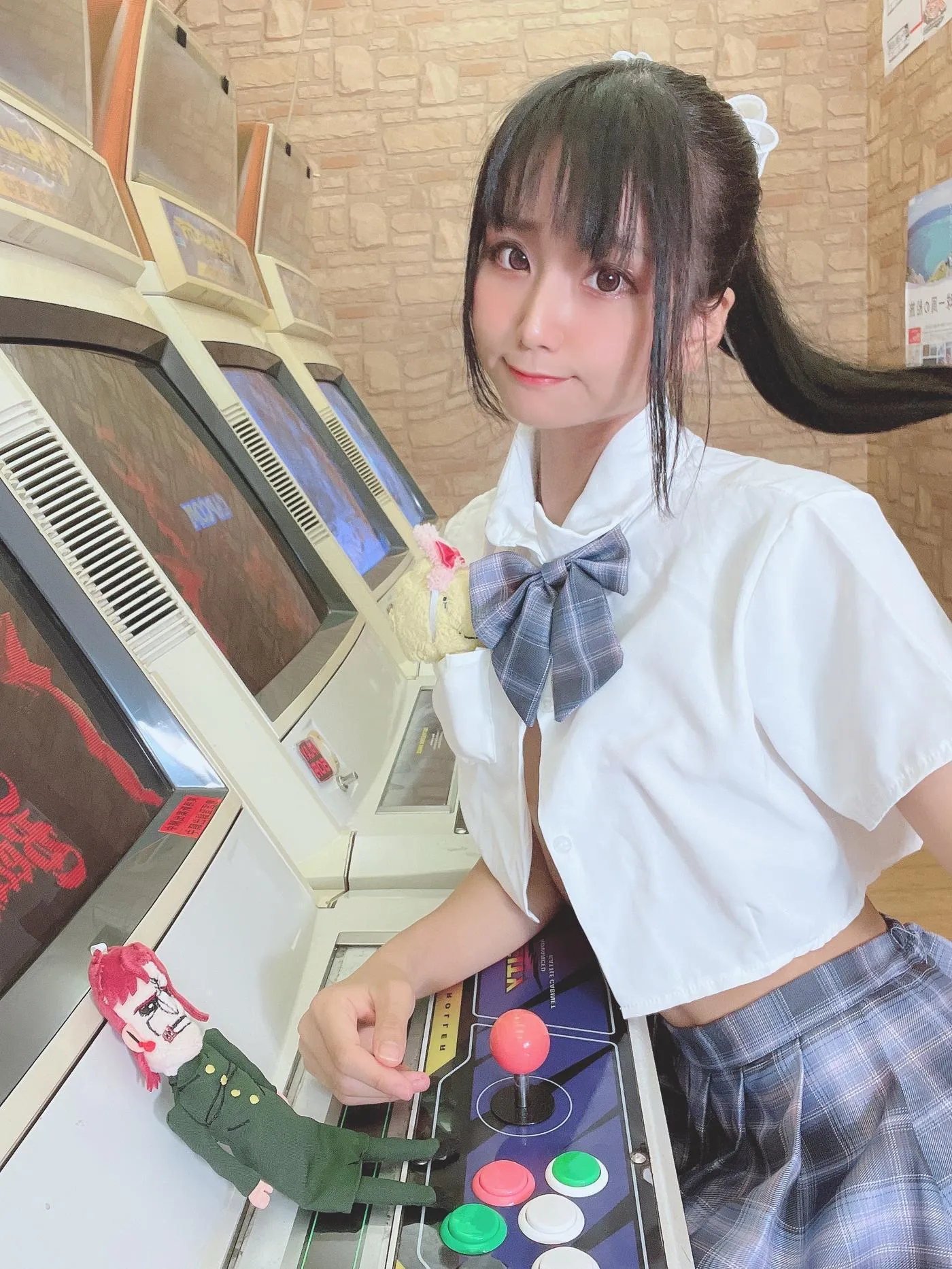 柳丸 – NO.10 [Fantia] 2022年07月写真合集(15期)-2022-07-20 丈の短い制服でゲーセンに登場? [51P]插图