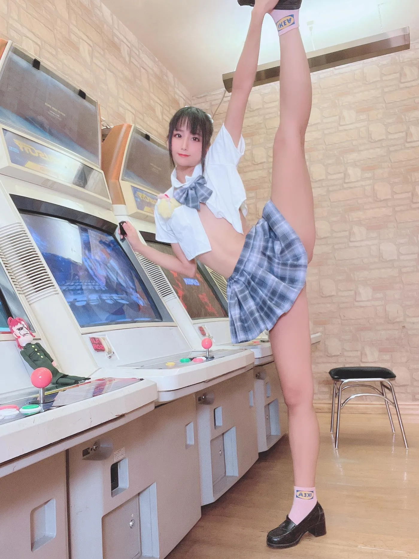 柳丸 – NO.10 [Fantia] 2022年07月写真合集(15期)-2022-07-20 丈の短い制服でゲーセンに登場? [51P]插图9
