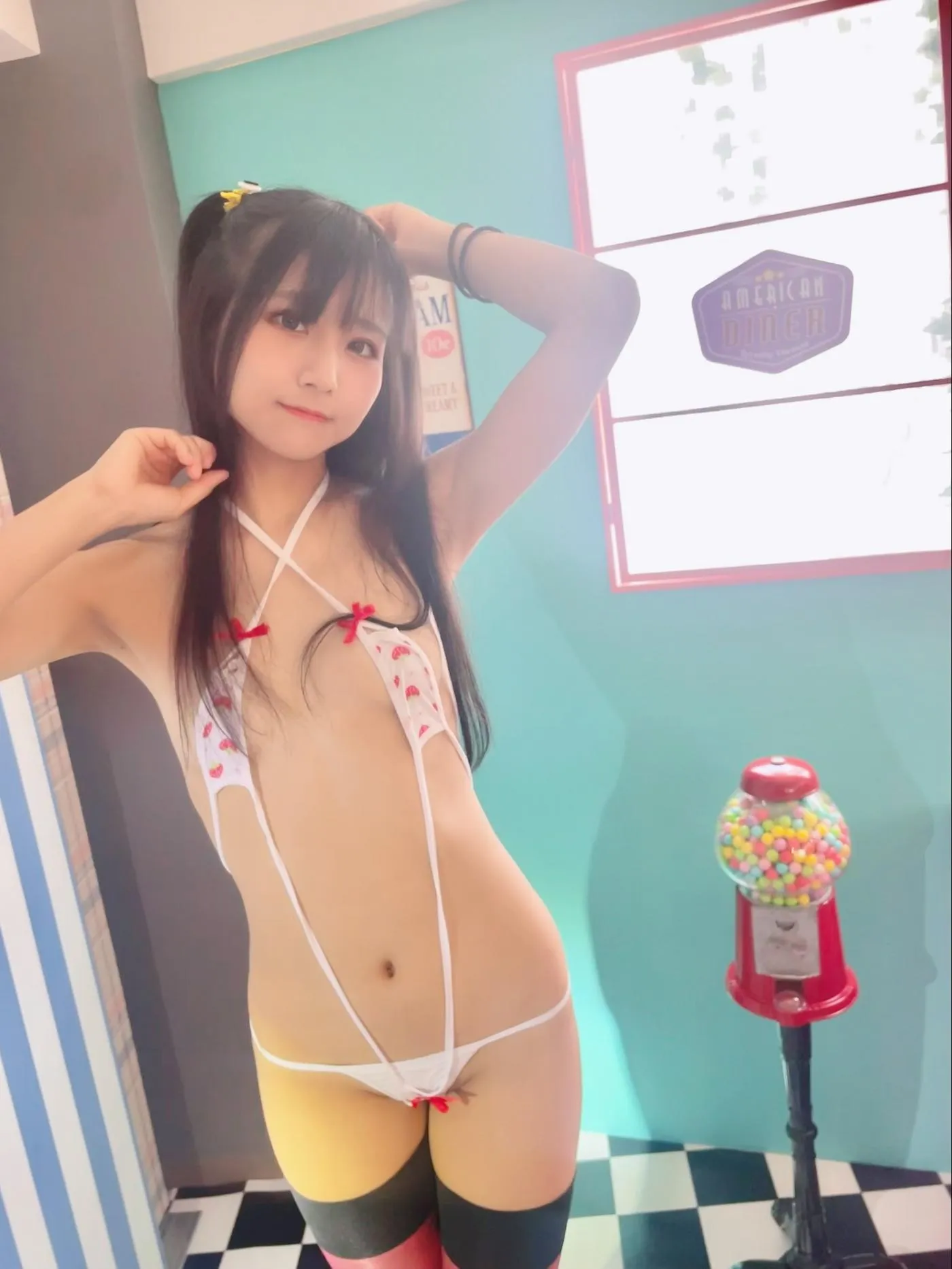 柳丸 – NO.11 [Fantia] 2022年08月写真合集(15期)-2022-08-10 続・紐のいちごビキニ? [78P]插图1