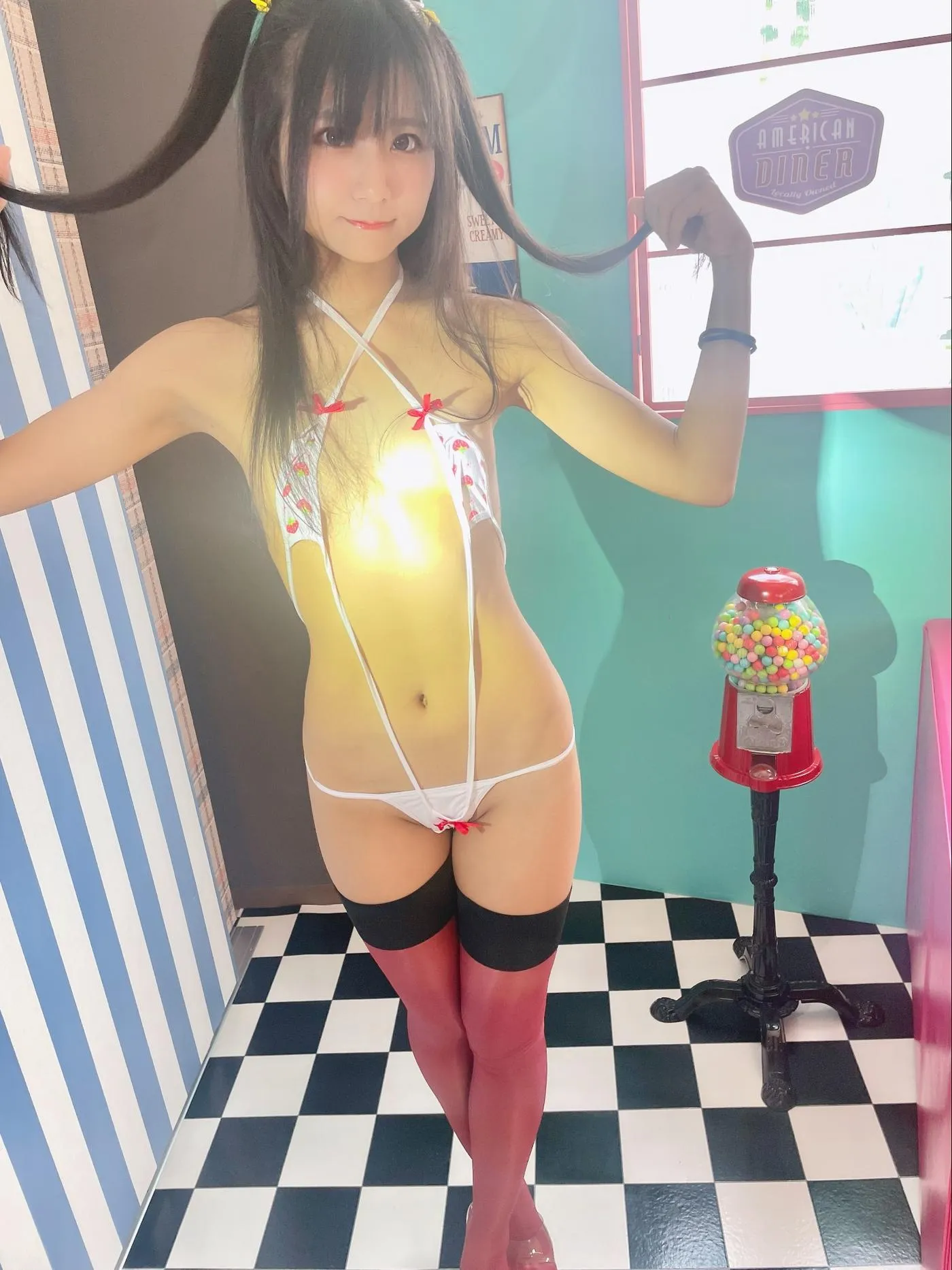 柳丸 – NO.11 [Fantia] 2022年08月写真合集(15期)-2022-08-10 続・紐のいちごビキニ? [78P]插图3