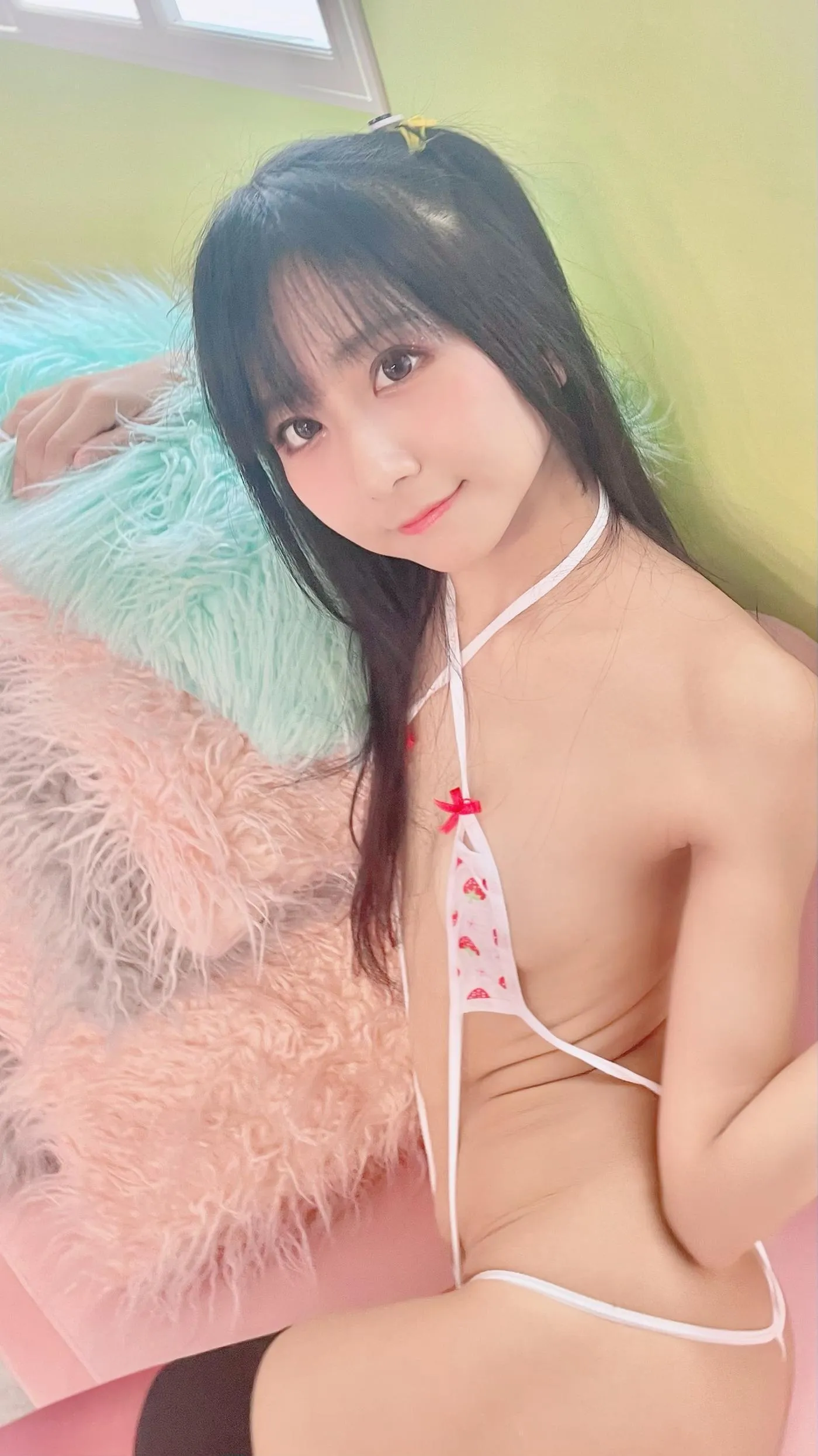 柳丸 – NO.11 [Fantia] 2022年08月写真合集(15期)-2022-08-10 続・紐のいちごビキニ? [78P]插图1