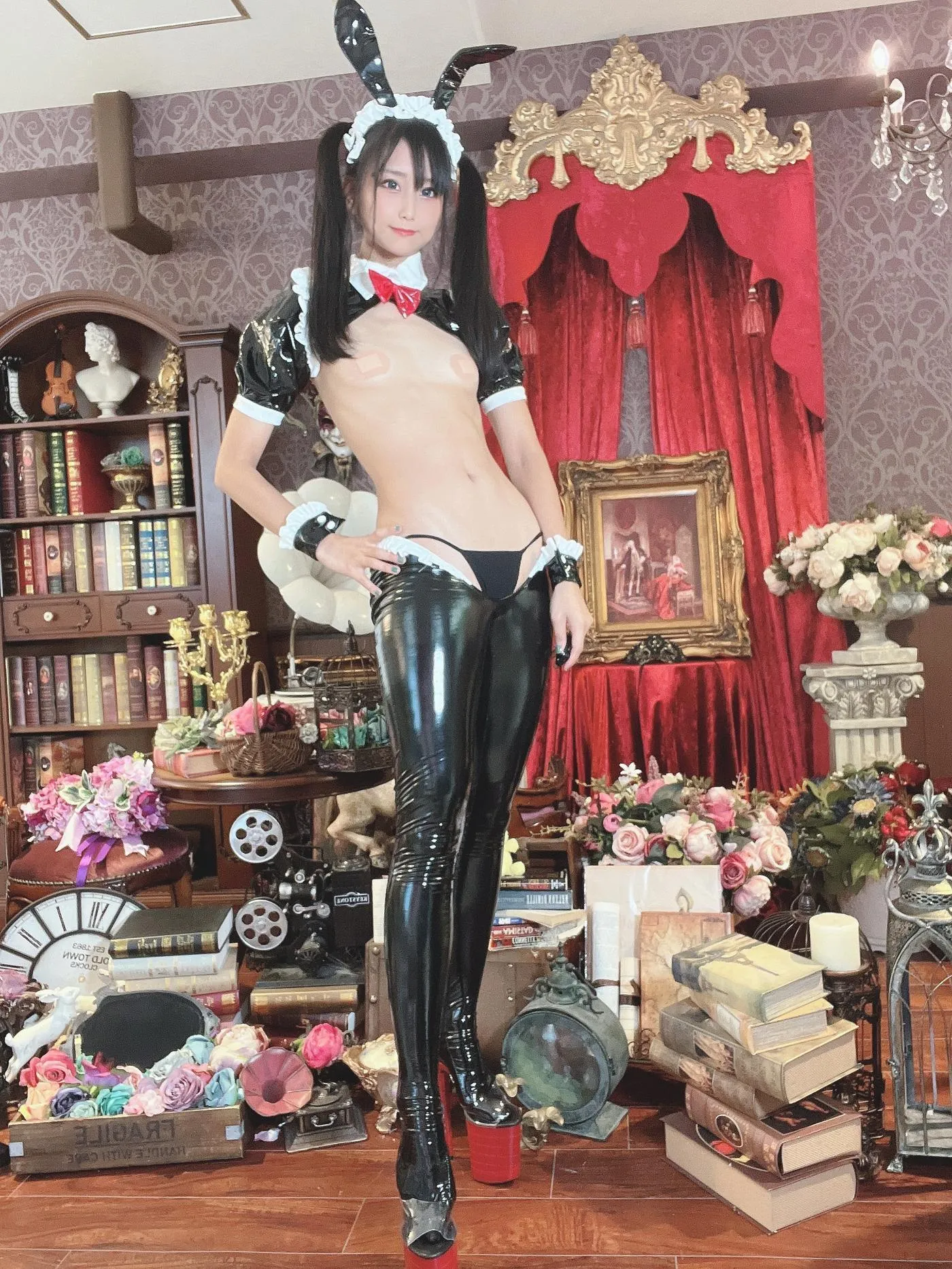 柳丸 – NO.12 [Fantia] 2022年09月写真合集(14期)-2022-09-12 撮れたて！乳絆創膏逆バニー? [49P]插图2