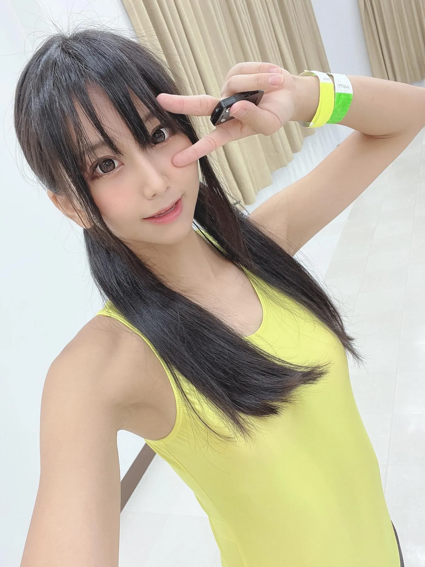 柳丸 – NO.13 [Fantia] 2022年10月写真合集(15期)-2022-10-11 黄色の競泳水着に黒タイツ [34P]插图1