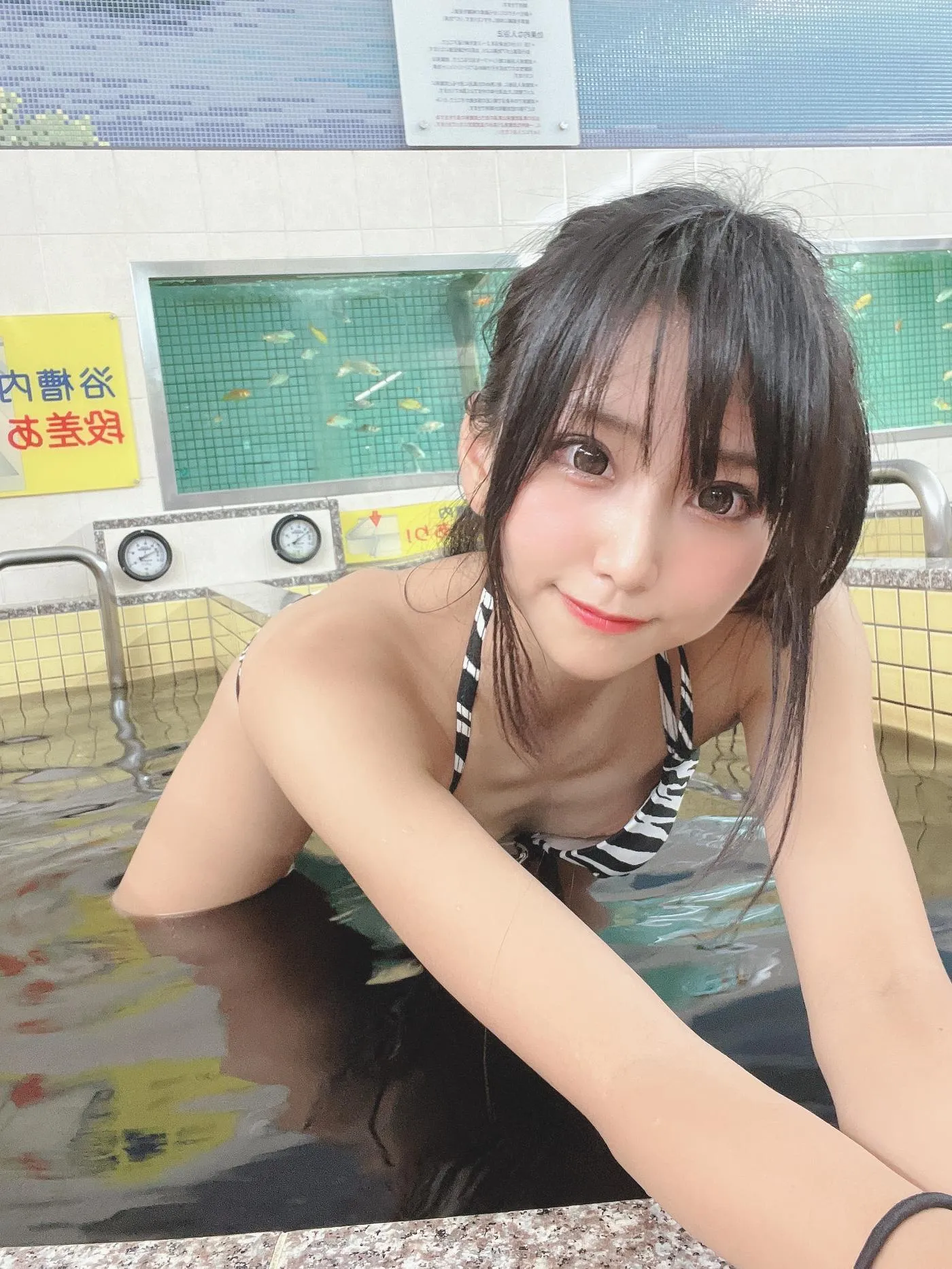 柳丸 – NO.13 [Fantia] 2022年10月写真合集(15期)-2022-10-21 しまうまビキニ＆黒チェック水着で銭湯♨ [94P]插图9