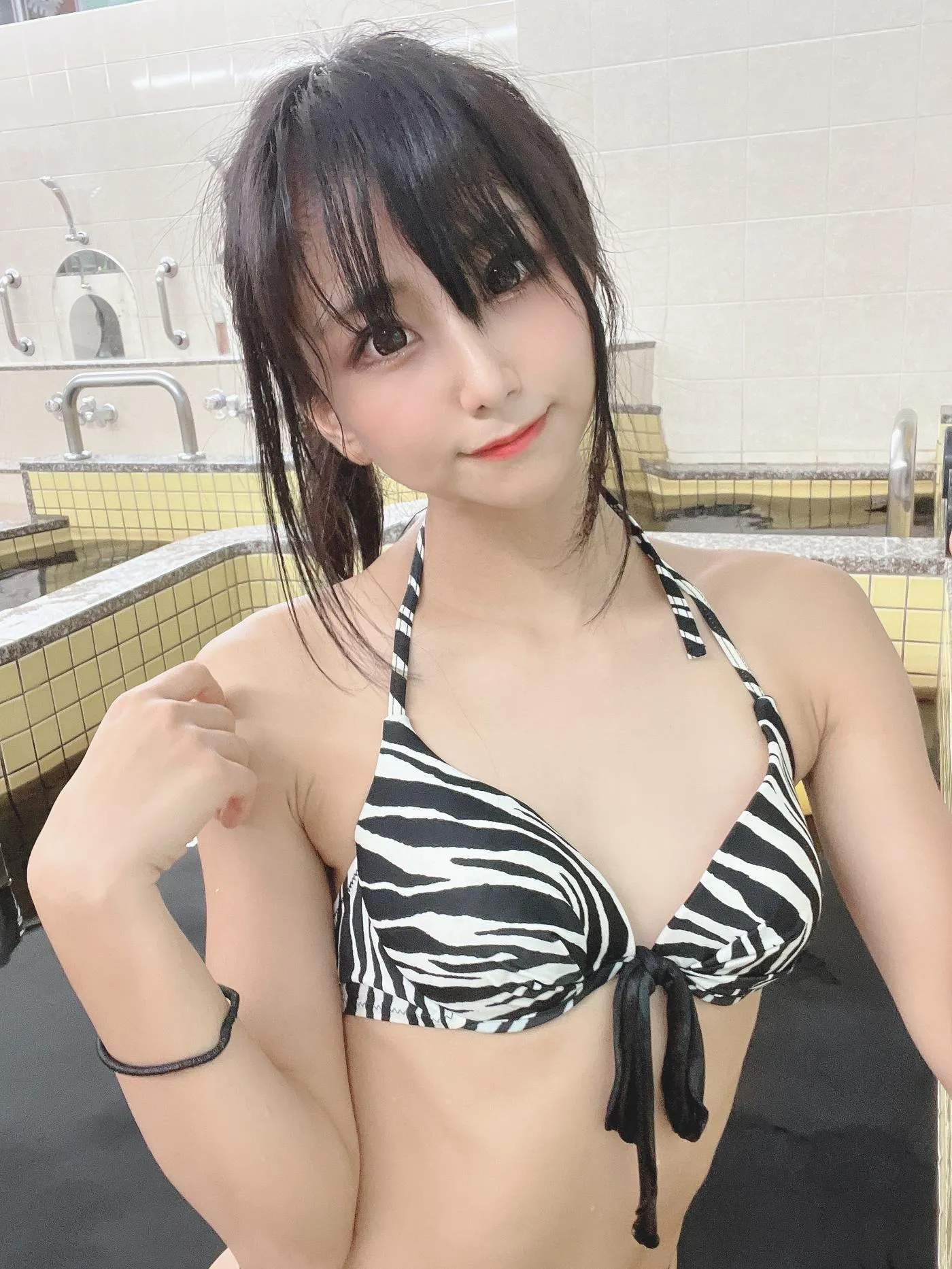 柳丸 – NO.13 [Fantia] 2022年10月写真合集(15期)-2022-10-21 しまうまビキニ＆黒チェック水着で銭湯♨ [94P]插图