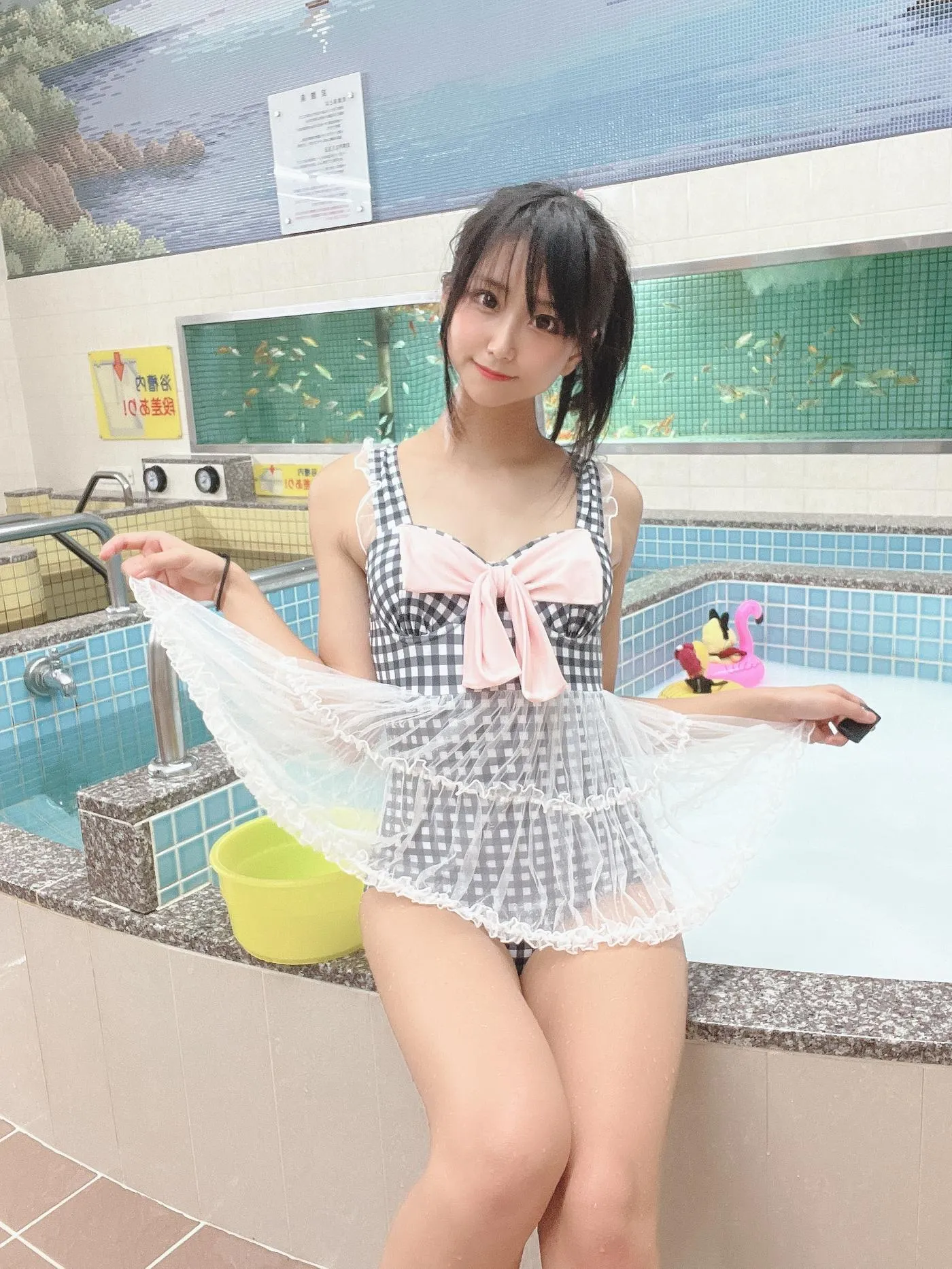 柳丸 – NO.13 [Fantia] 2022年10月写真合集(15期)-2022-10-21 しまうまビキニ＆黒チェック水着で銭湯♨ [94P]插图1