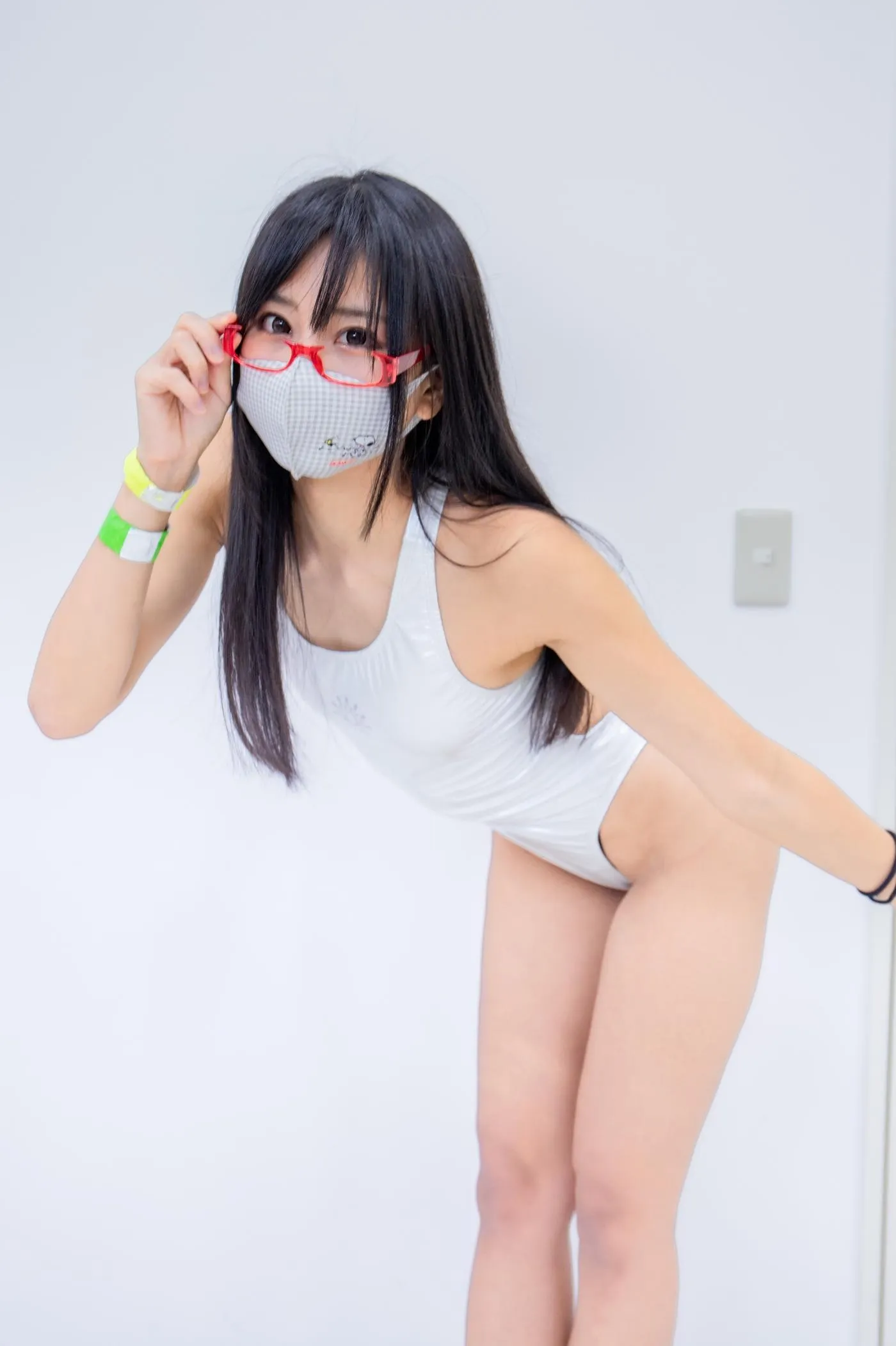 柳丸 – NO.13 [Fantia] 2022年10月写真合集(15期)-2022-10-25 白い競泳水着でメガネなヮィ [57P]插图