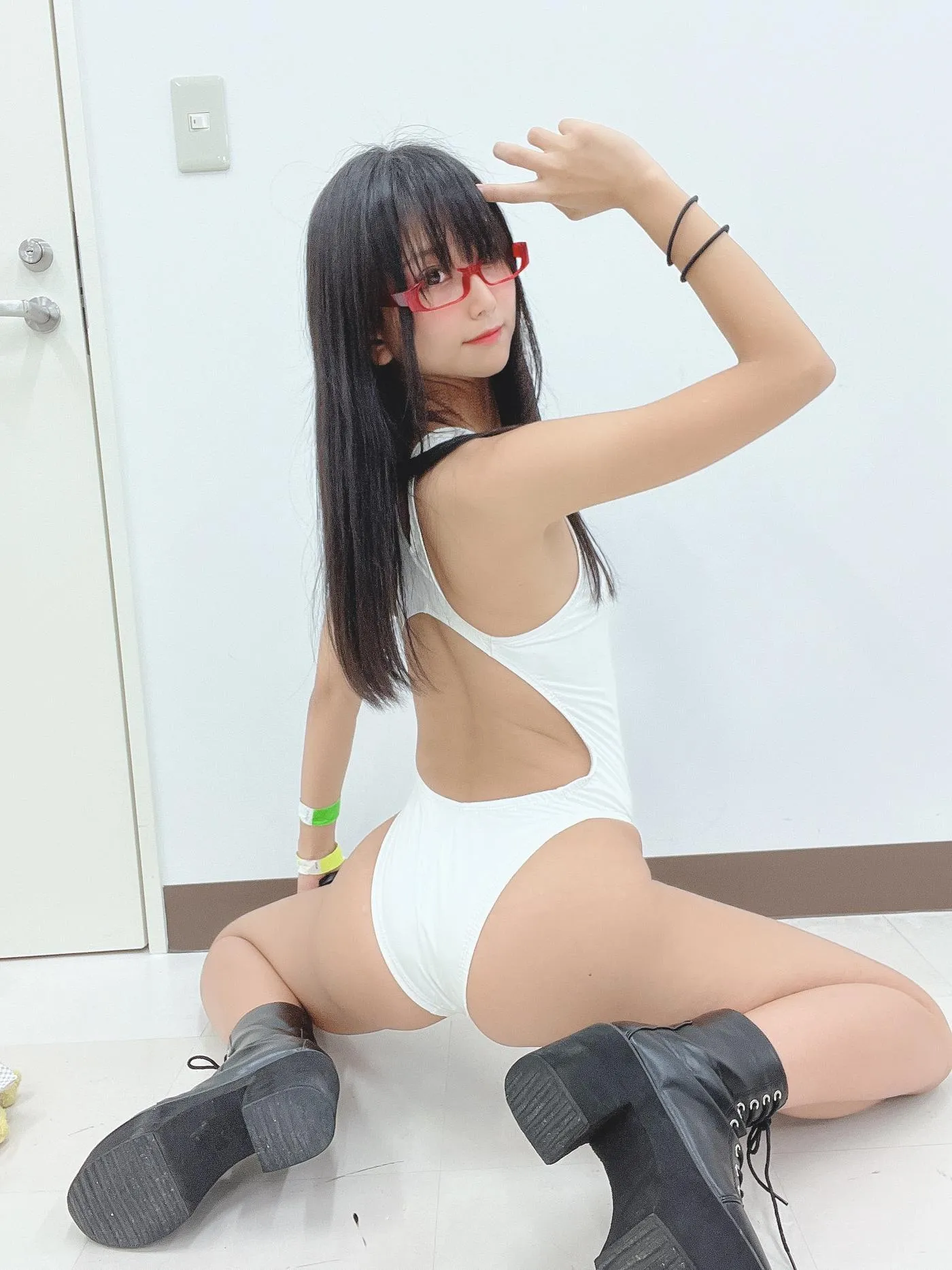 柳丸 – NO.13 [Fantia] 2022年10月写真合集(15期)-2022-10-25 白い競泳水着でメガネなヮィ [57P]插图3