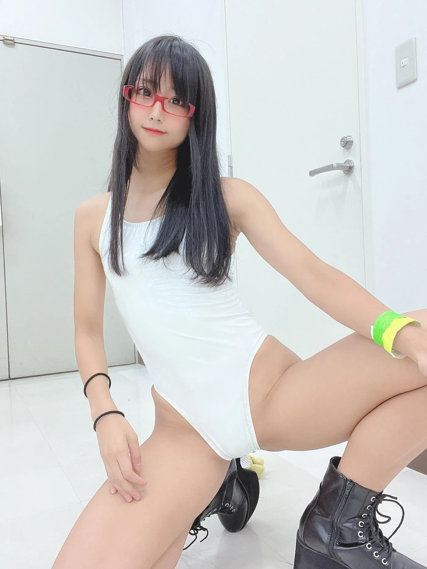 柳丸 – NO.13 [Fantia] 2022年10月写真合集(15期)-2022-10-25 白い競泳水着でメガネなヮィ [57P]插图