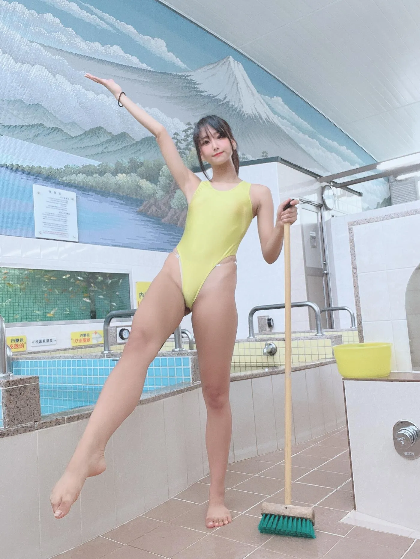 柳丸 – NO.14 [Fantia] 2022年10月写真合集(15期)-2022-11-13 黄色の競泳水着で銭湯♨（屋上にも行った） [43P]插图8