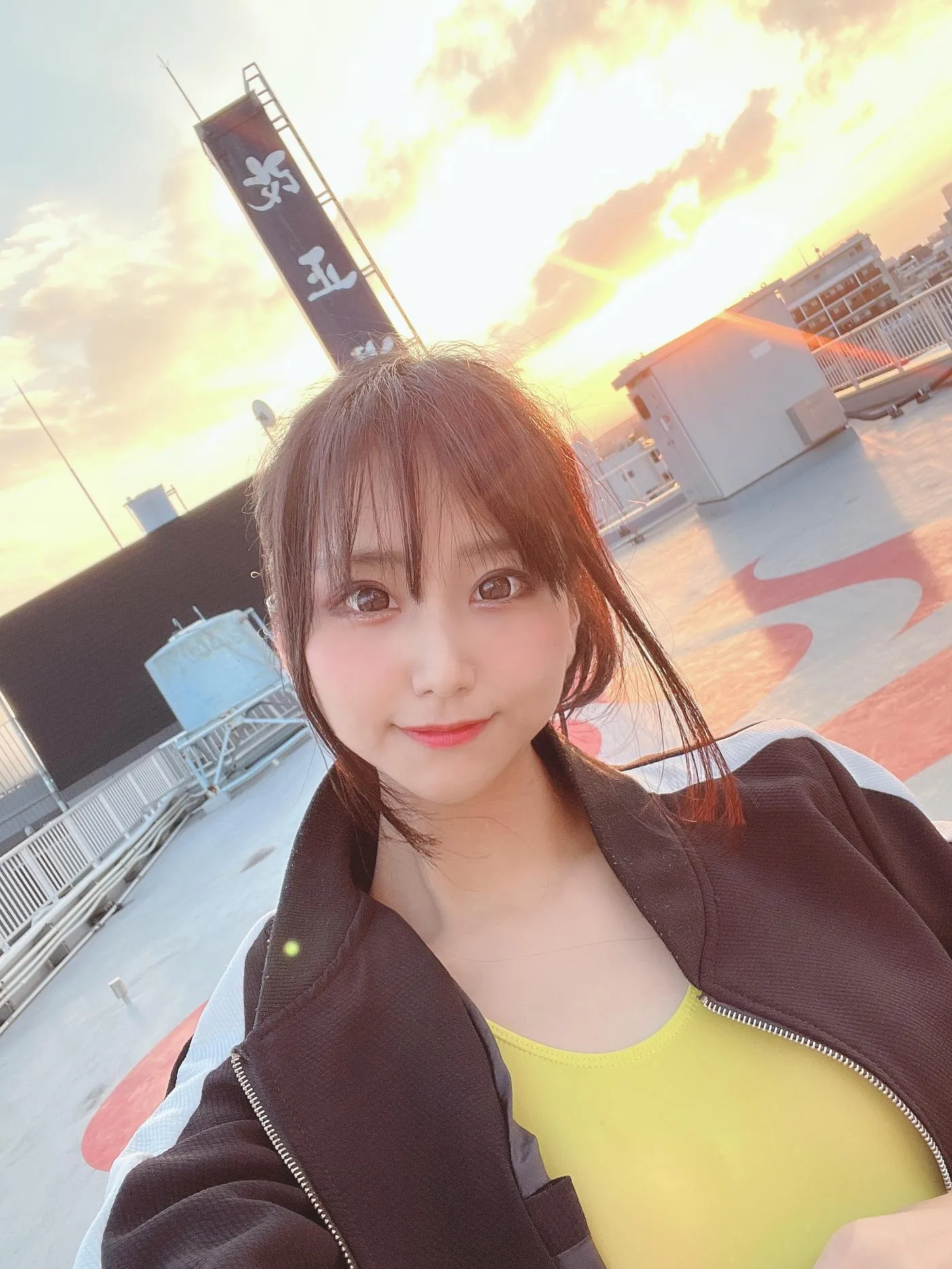 柳丸 – NO.14 [Fantia] 2022年10月写真合集(15期)-2022-11-13 黄色の競泳水着で銭湯♨（屋上にも行った） [43P]插图