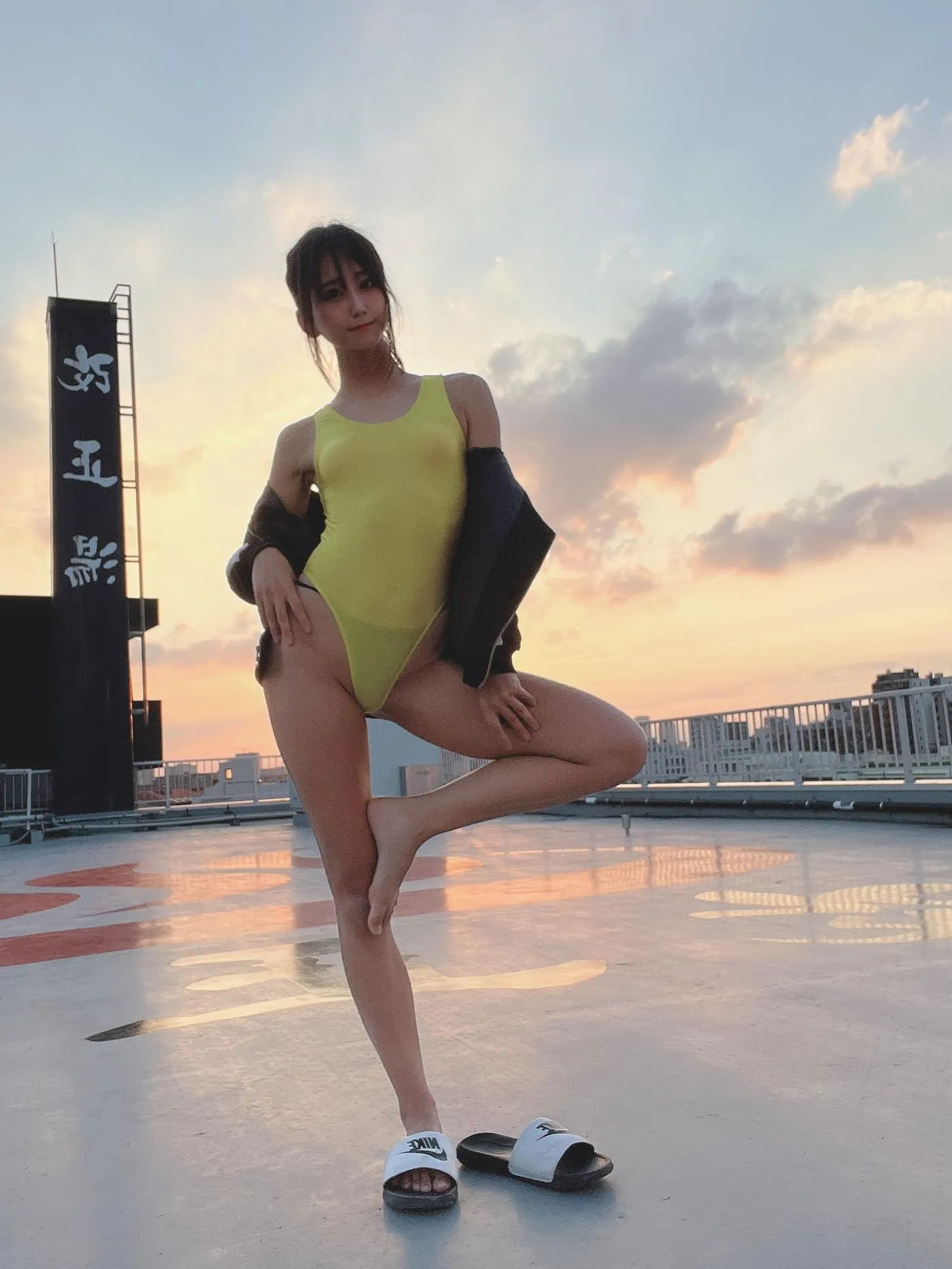 柳丸 – NO.14 [Fantia] 2022年10月写真合集(15期)-2022-11-13 黄色の競泳水着で銭湯♨（屋上にも行った） [43P]插图8