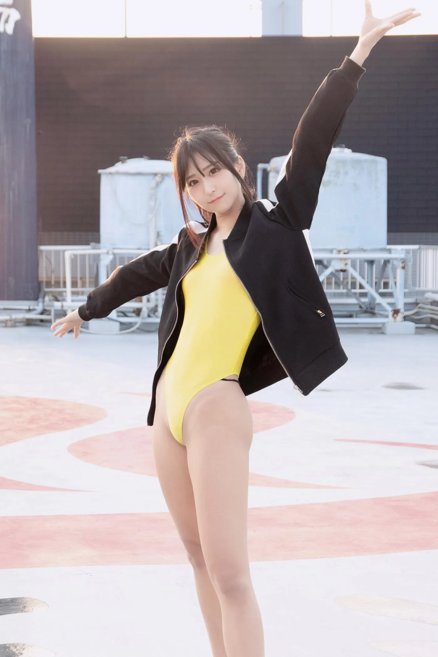 柳丸 – NO.14 [Fantia] 2022年10月写真合集(15期)-2022-11-13 黄色の競泳水着で銭湯♨（屋上にも行った） [43P]插图