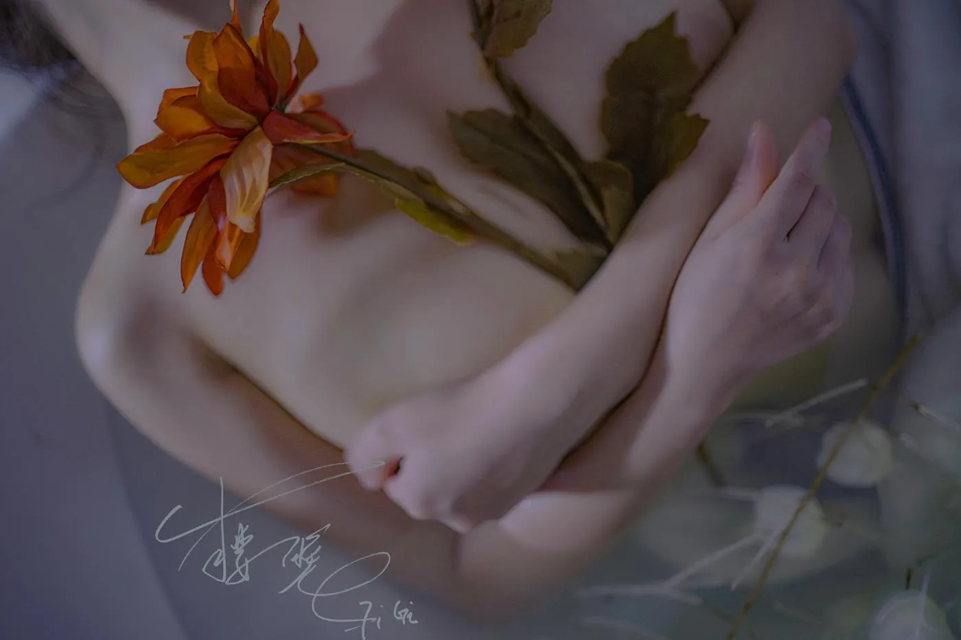 樱晚gigi – NO.05 粉丝群收费写真05 清衣.池 [25P]插图2