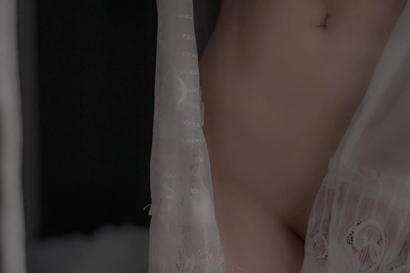 樱晚gigi – NO.20 粉丝群收费写真20 窗前 [22P]插图8