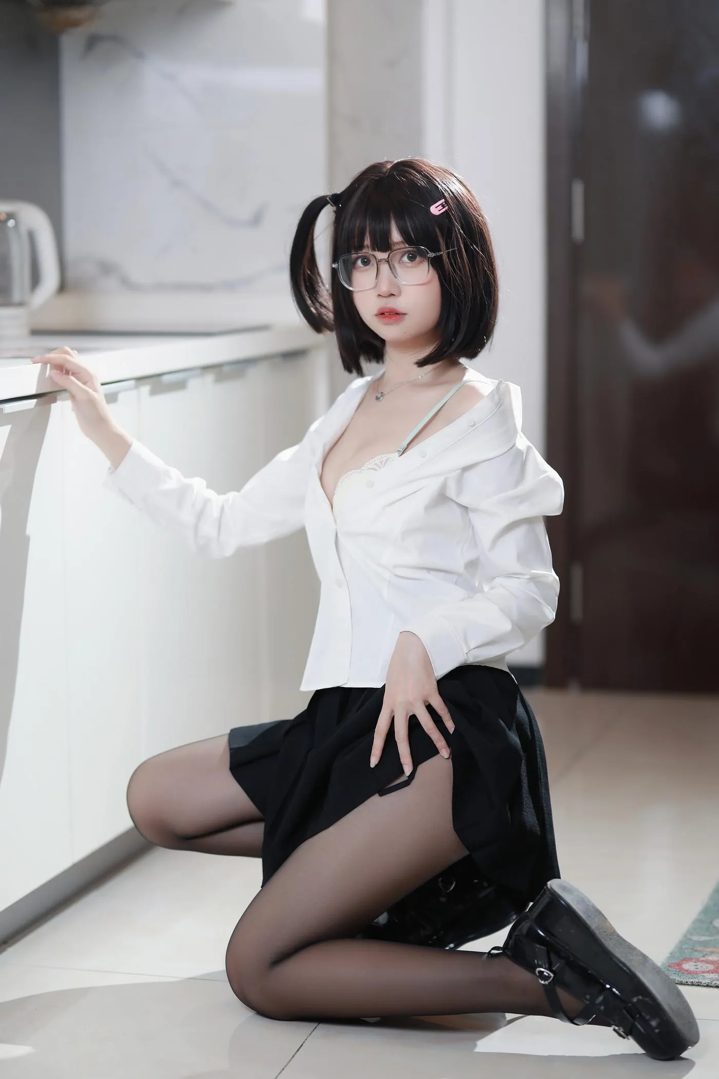 洛桑w伊梓 – NO.02 眼镜妹妹 [32P]插图1