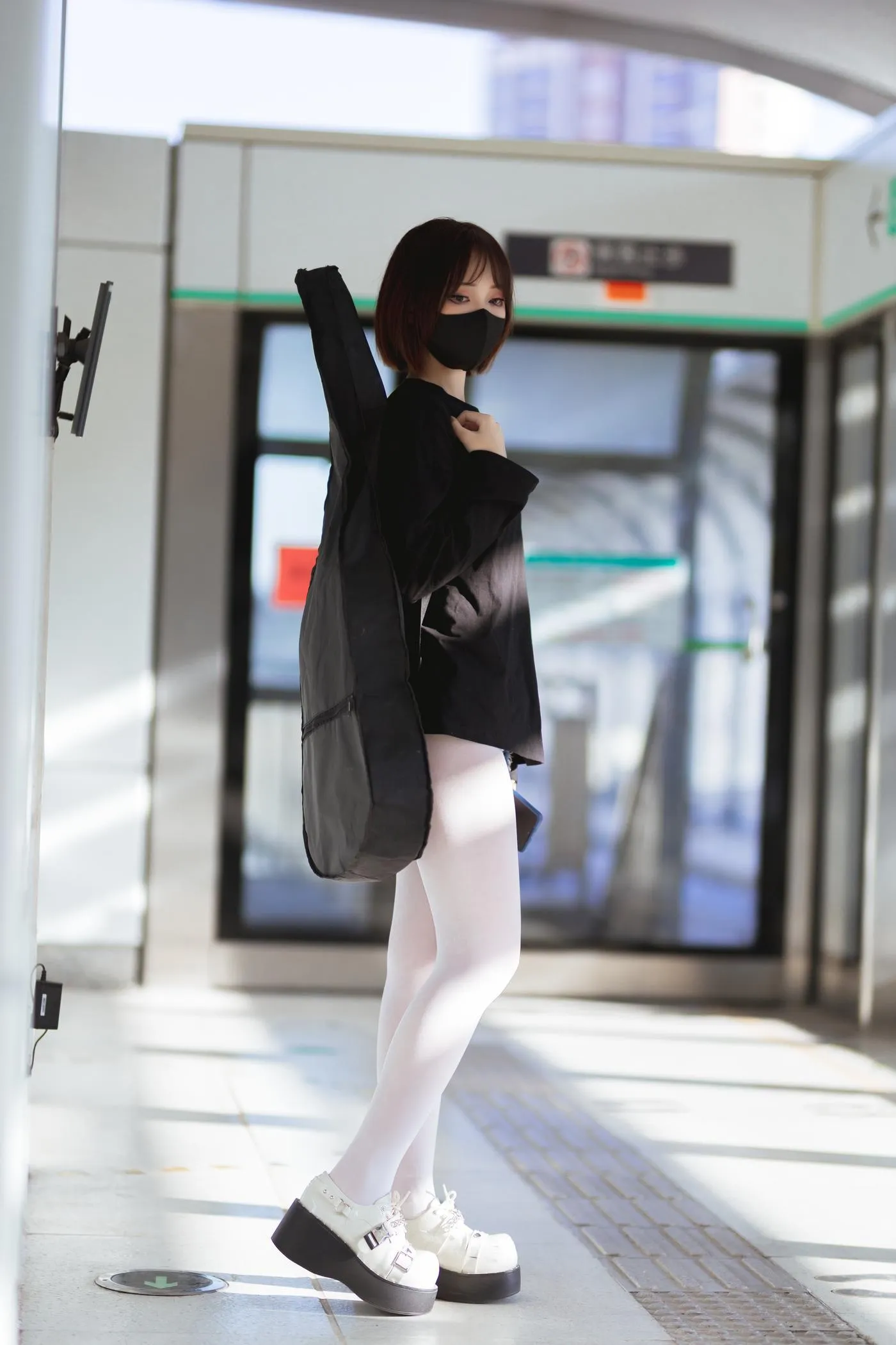 洛桑w伊梓 – NO.04 升玖老师 地铁吉他 [26P]插图2