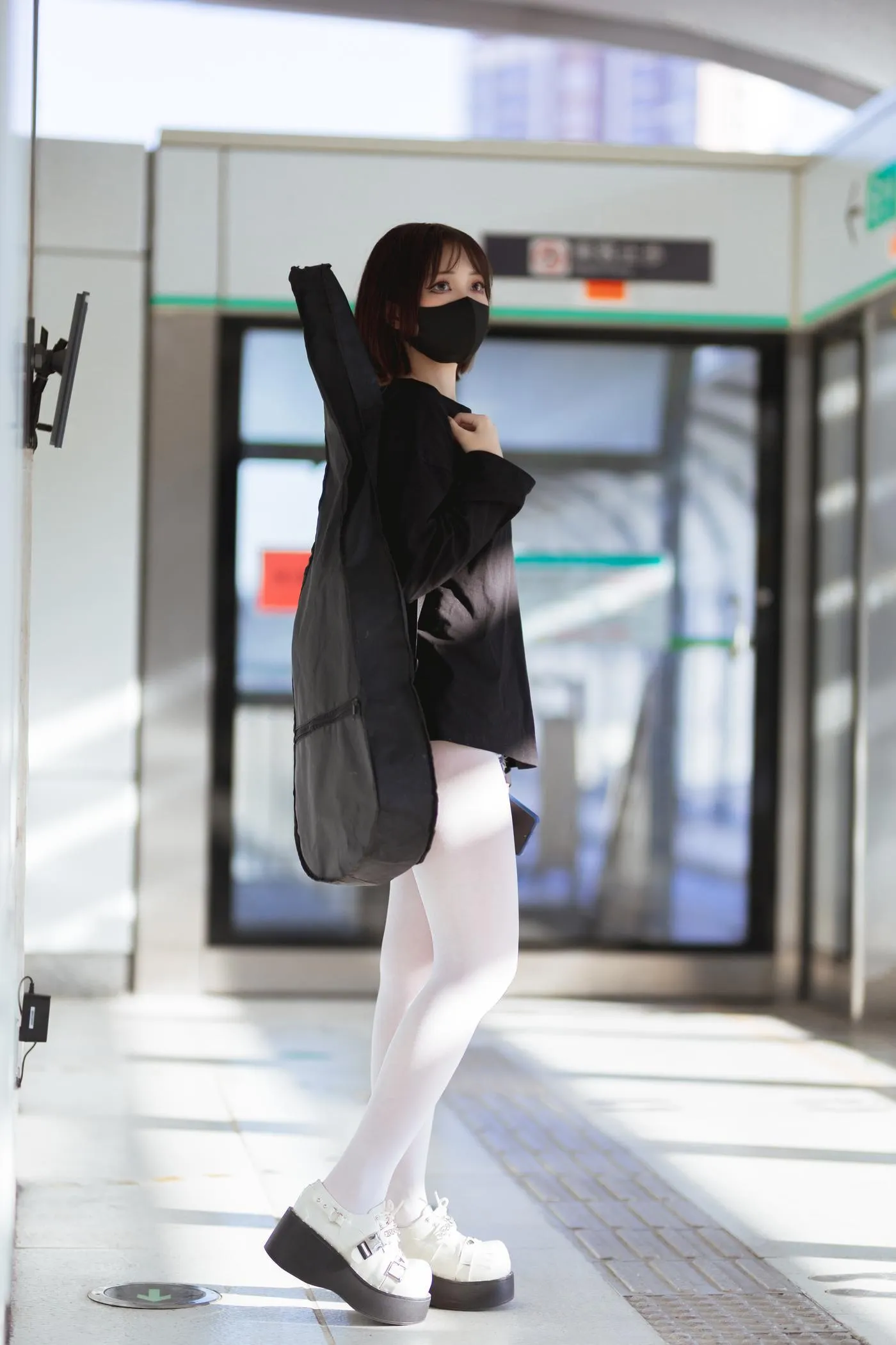 洛桑w伊梓 – NO.04 升玖老师 地铁吉他 [26P]插图3