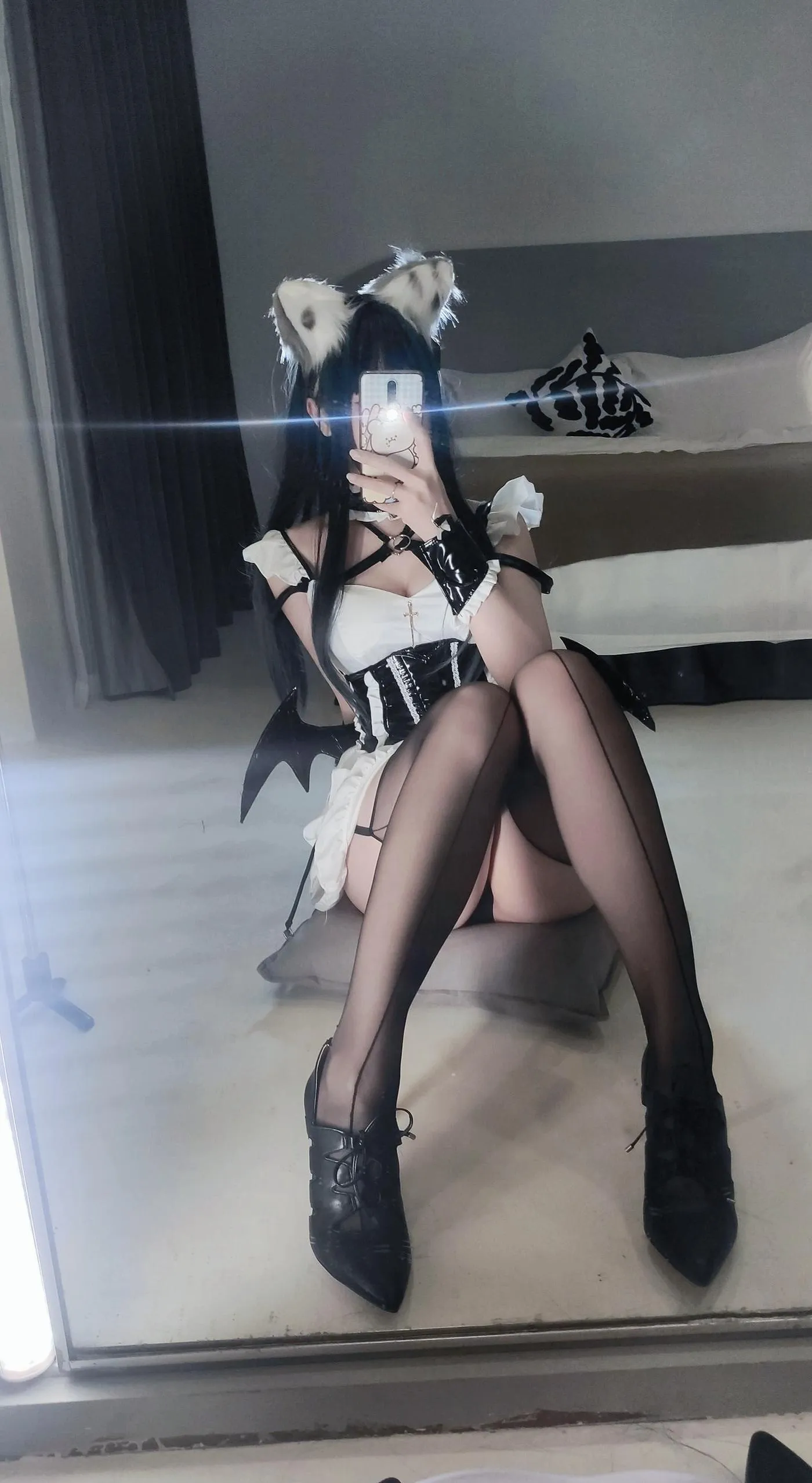 洛桑w伊梓 – NO.05 猫耳小恶魔-自拍 [16P]插图1