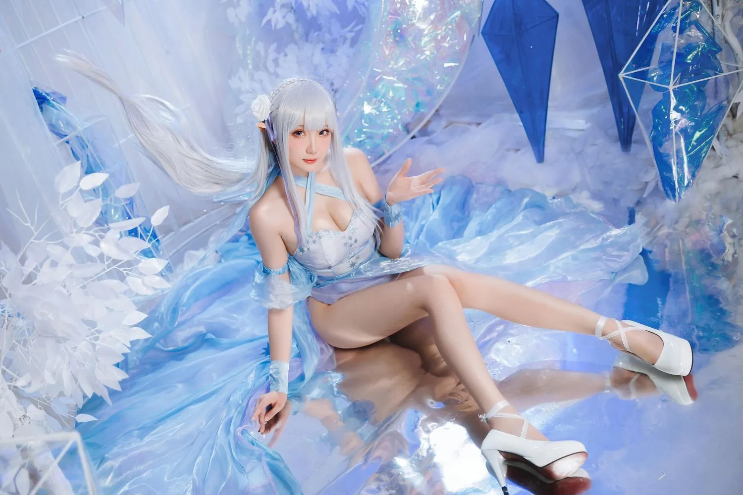 瓜希酱 NO.049 爱蜜莉雅 水晶礼服 [28P]插图1