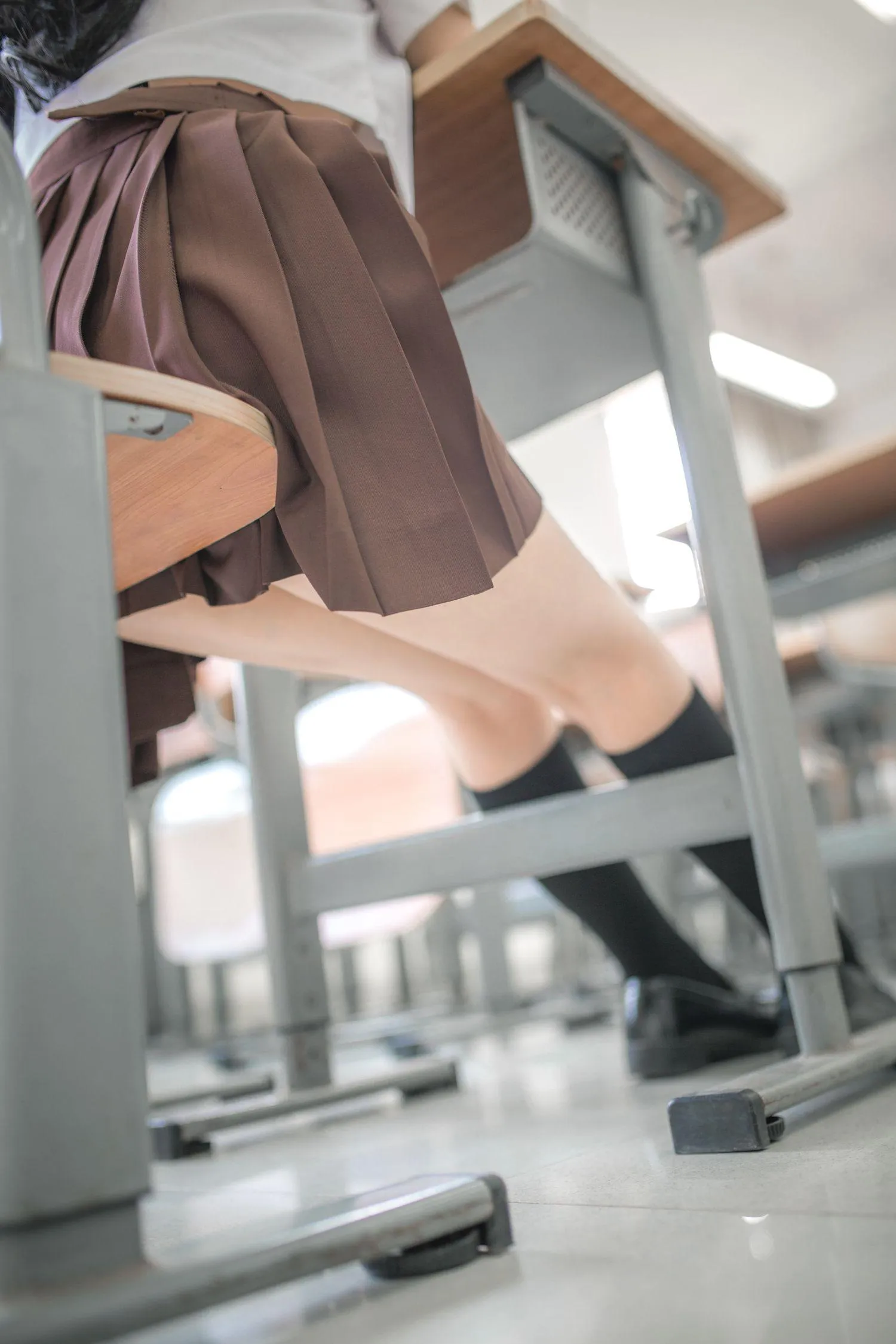 疯猫ss – NO.02 02制服写真（5套）-02.棕裙 [22P]插图9