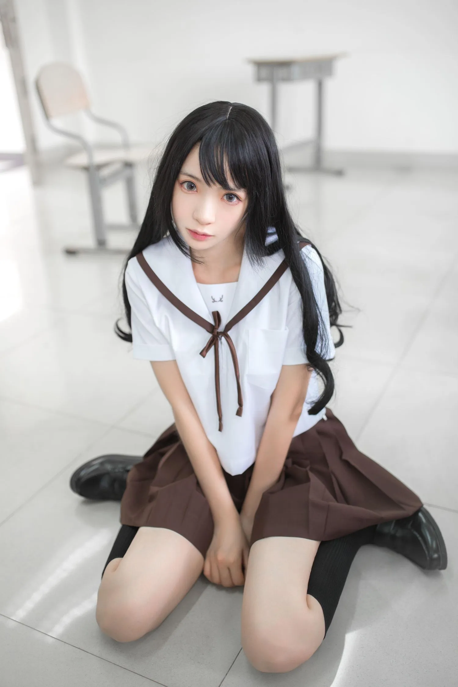 疯猫ss – NO.02 02制服写真（5套）-02.棕裙 [22P]插图