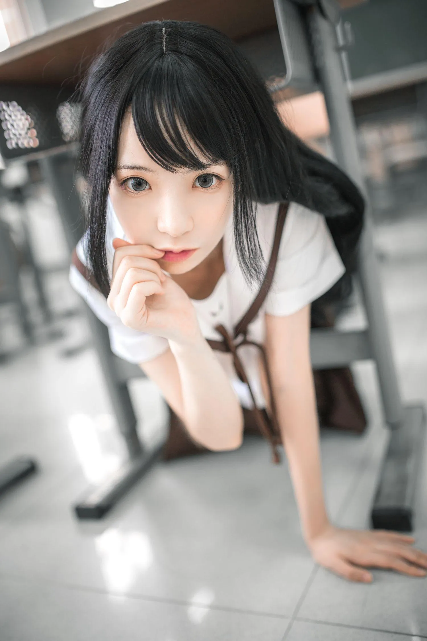 疯猫ss – NO.02 02制服写真（5套）-02.棕裙 [22P]插图1