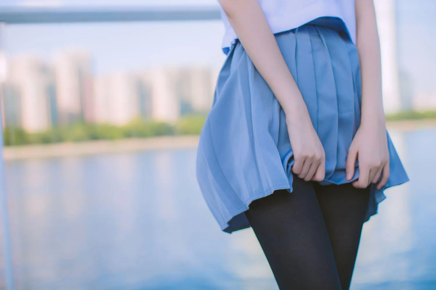 疯猫ss – NO.02 02制服写真（5套）-04.海边 [15P]插图6