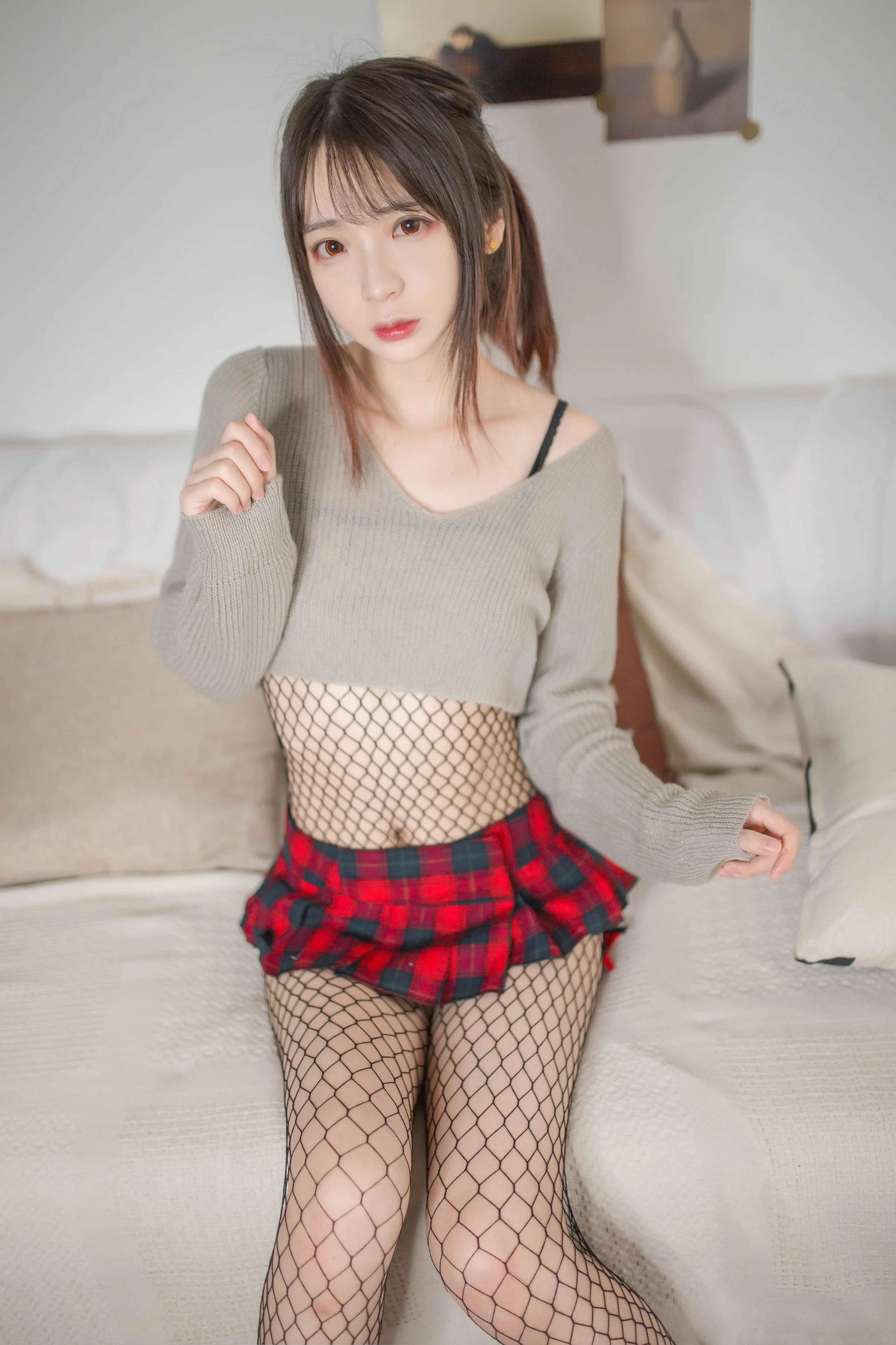 疯猫ss – NO.05 05个人写真集（2套）-02. 半胸毛衣 [25P]插图1