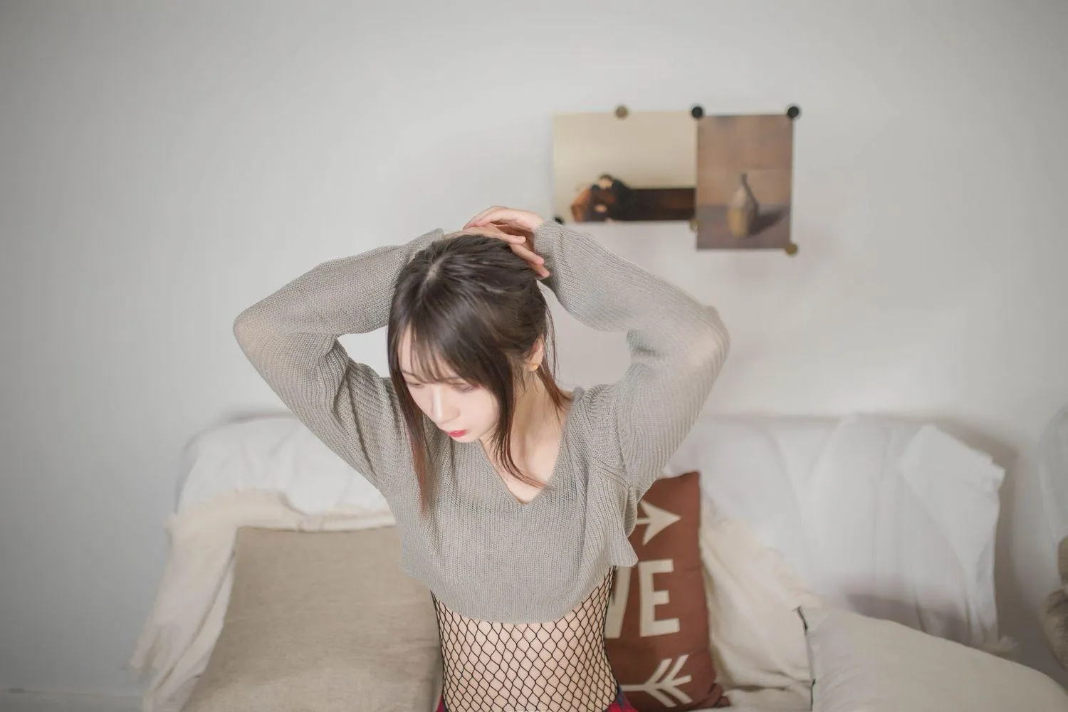 疯猫ss – NO.05 05个人写真集（2套）-02. 半胸毛衣 [25P]插图2